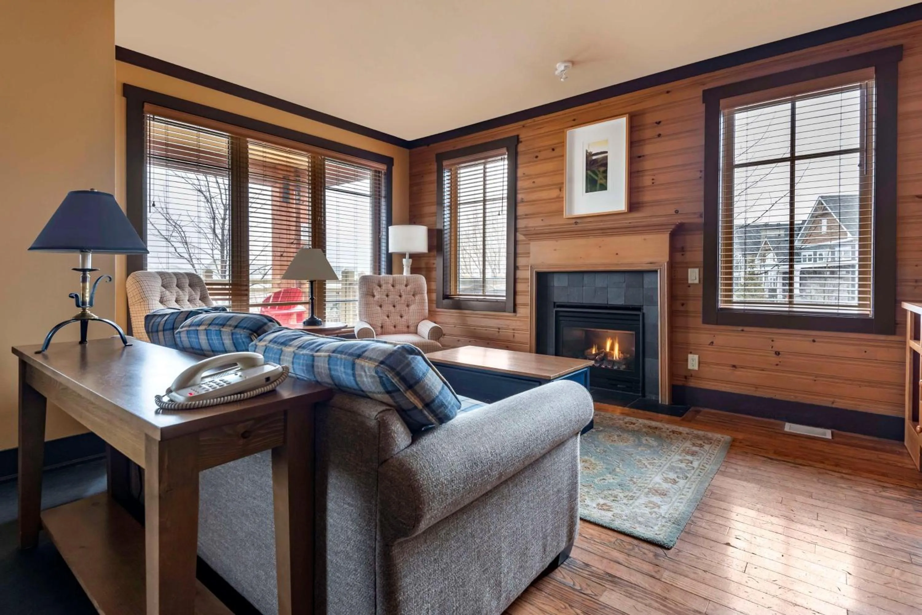 Living room in Hilton Grand Vacations Club Blue Mountain Canada