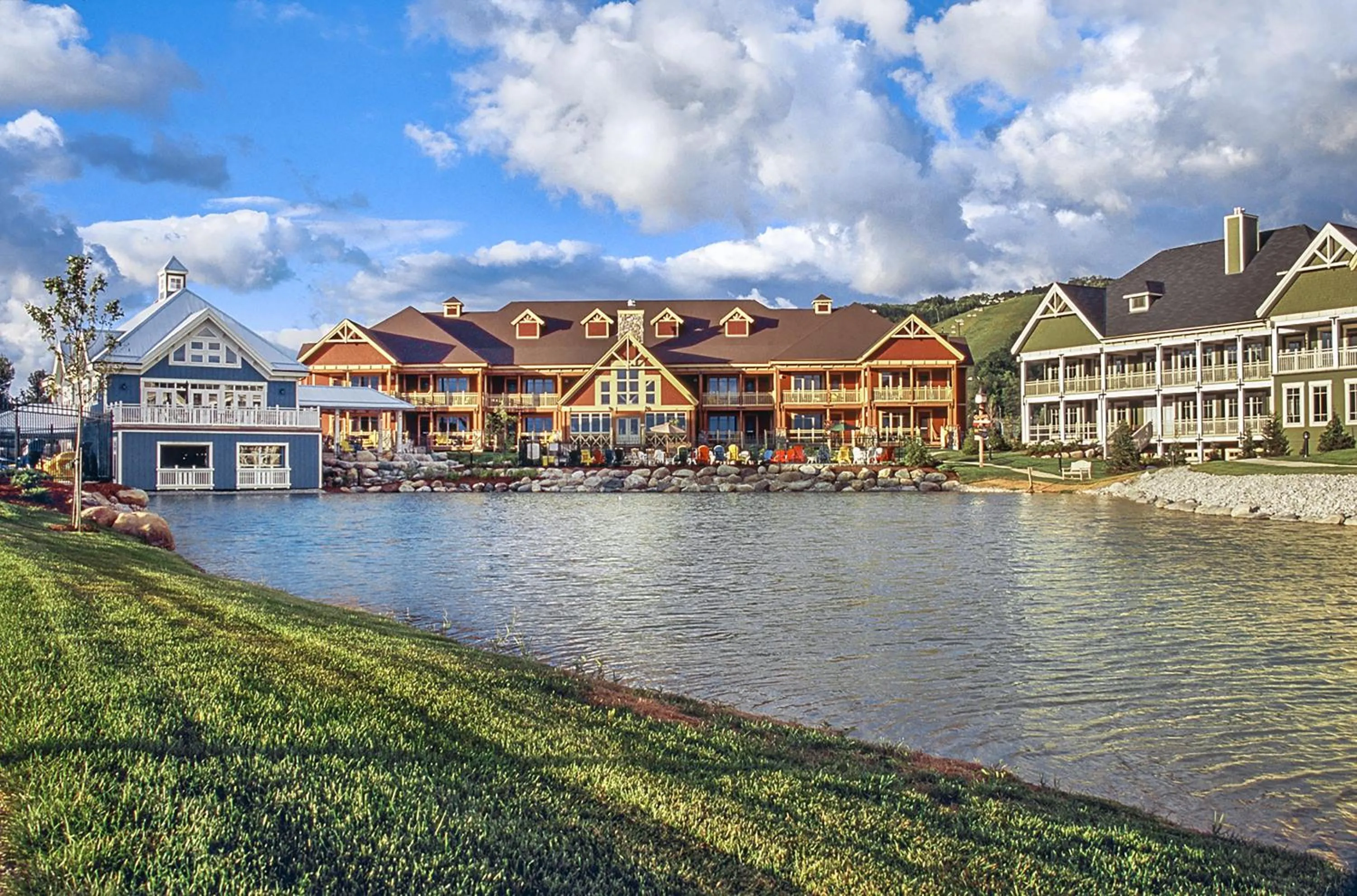 Property building in Hilton Grand Vacations Club Blue Mountain Canada