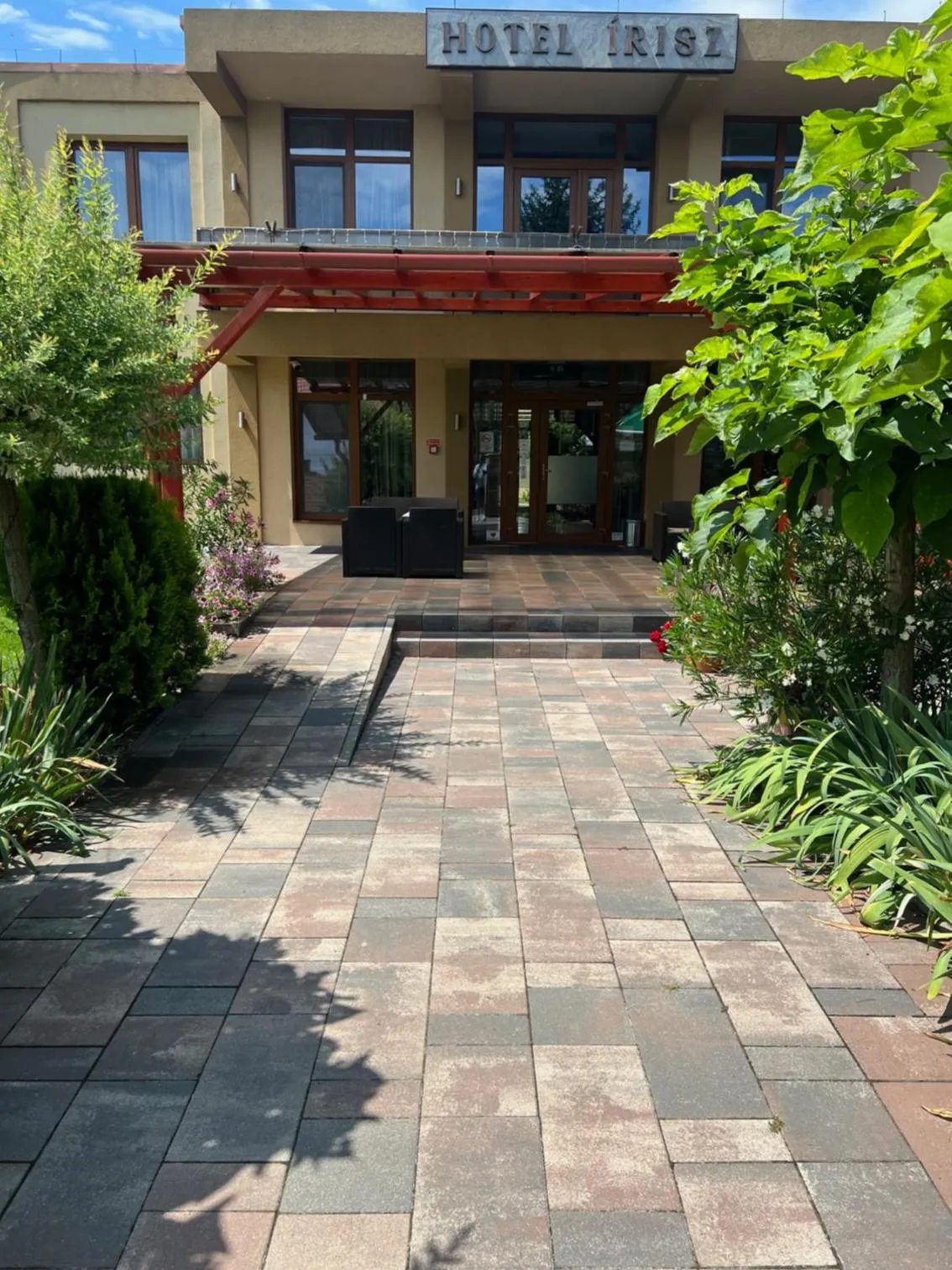 Facade/entrance in Hotel Írisz