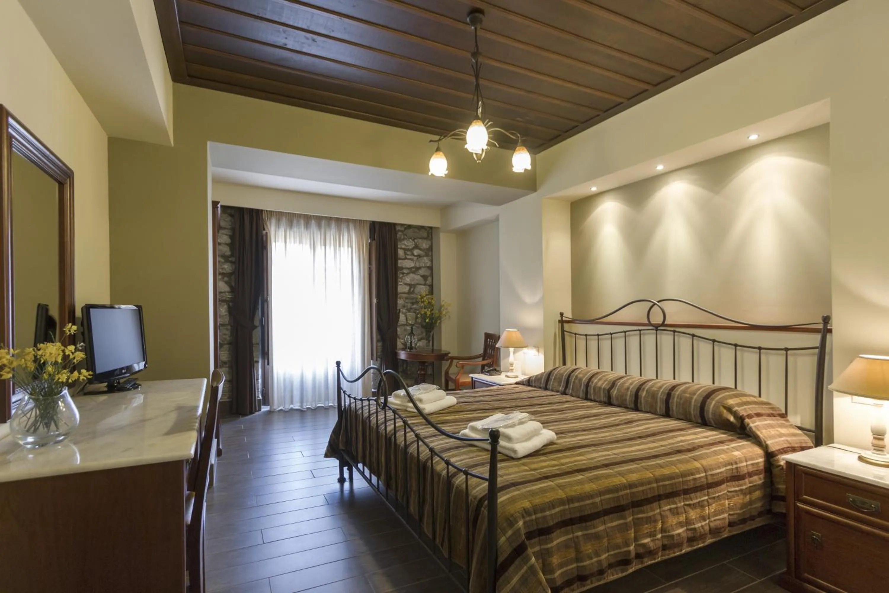 Photo of the whole room, Bed in Itilo Traditional Hotel
