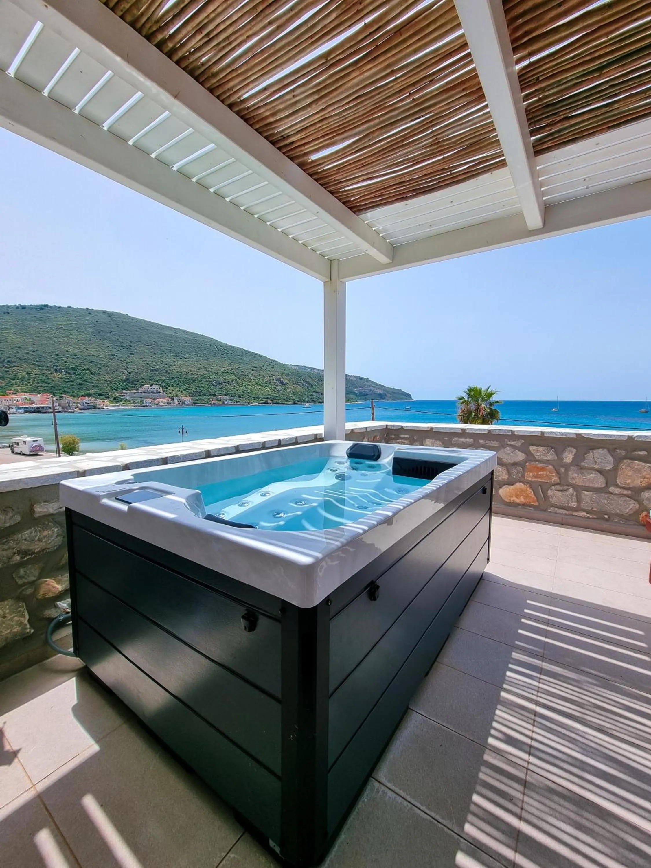 Hot Tub in Itilo Traditional Hotel