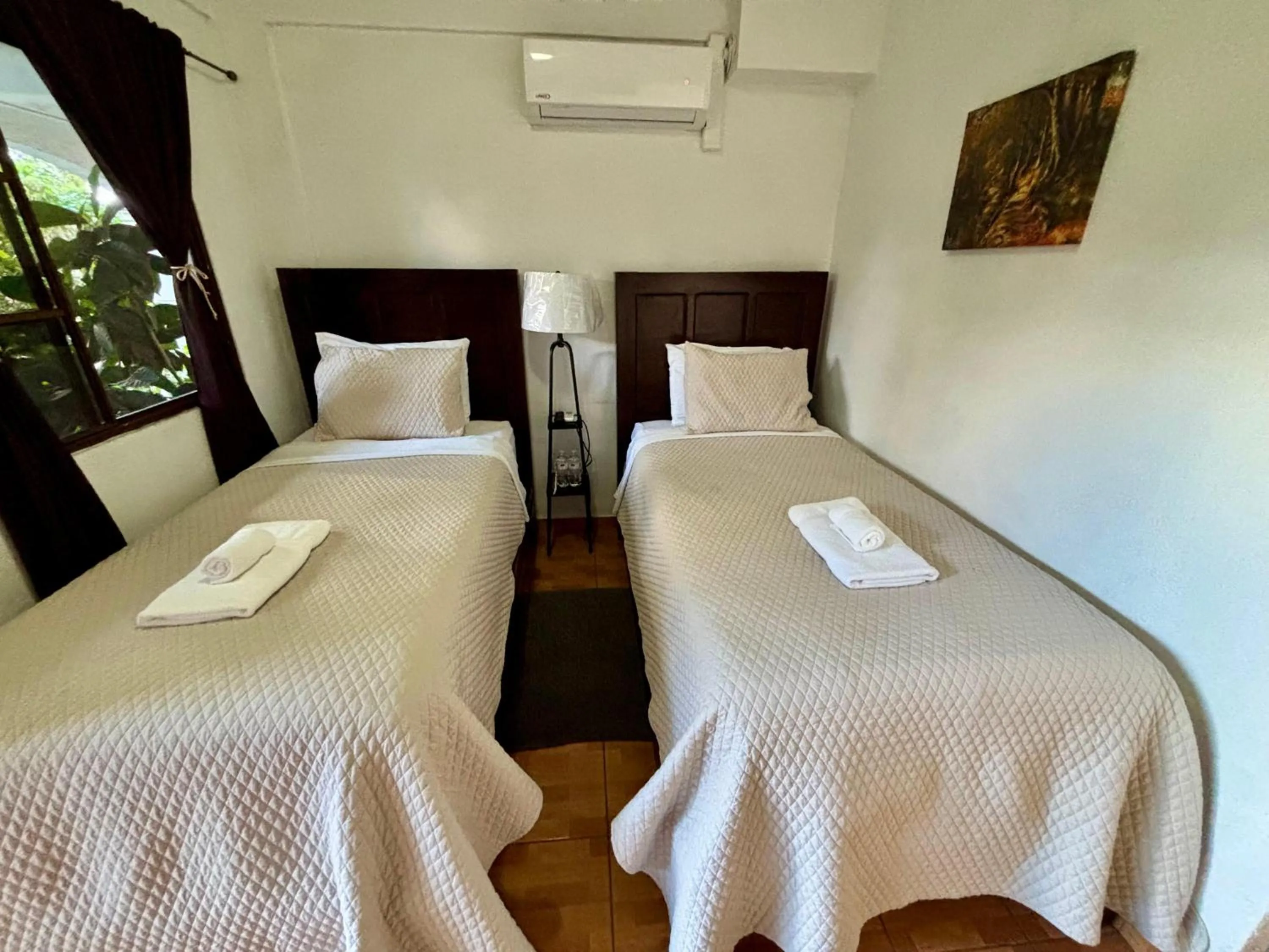 Twin Room in Hotel & Restaurant Fleur de Lis