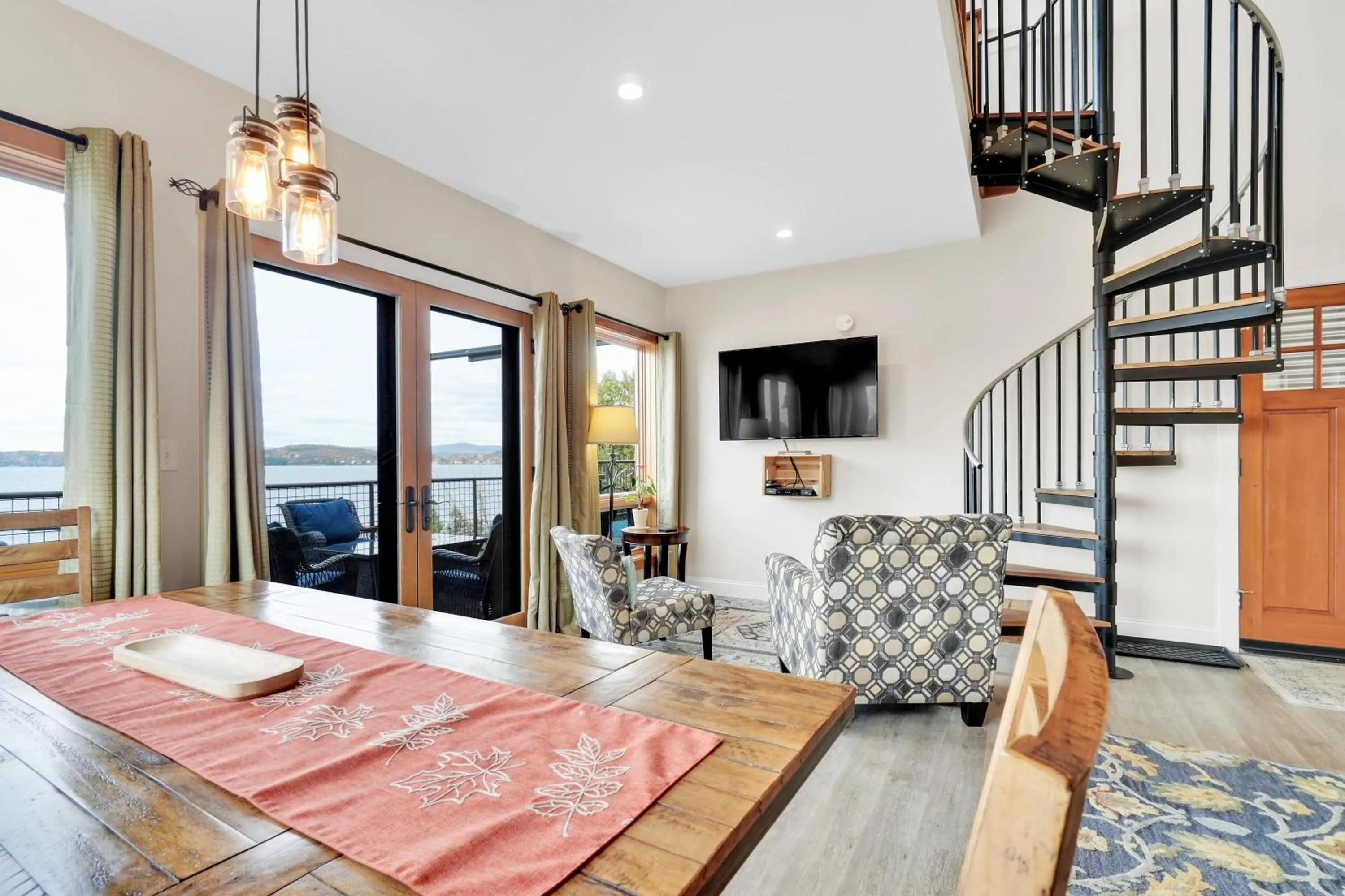 TV and multimedia, Bed in Lakeshore Vermont