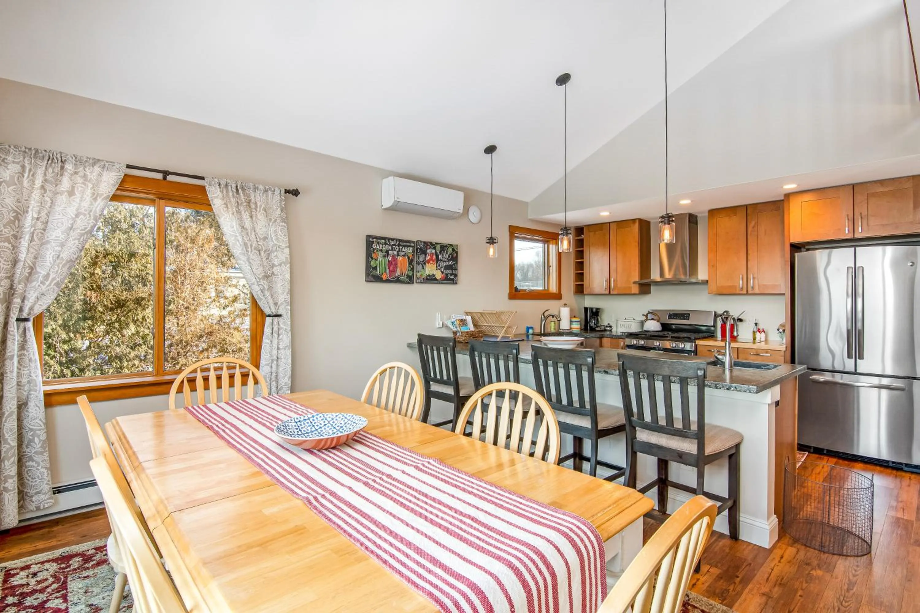 Dining area in Lakeshore Vermont