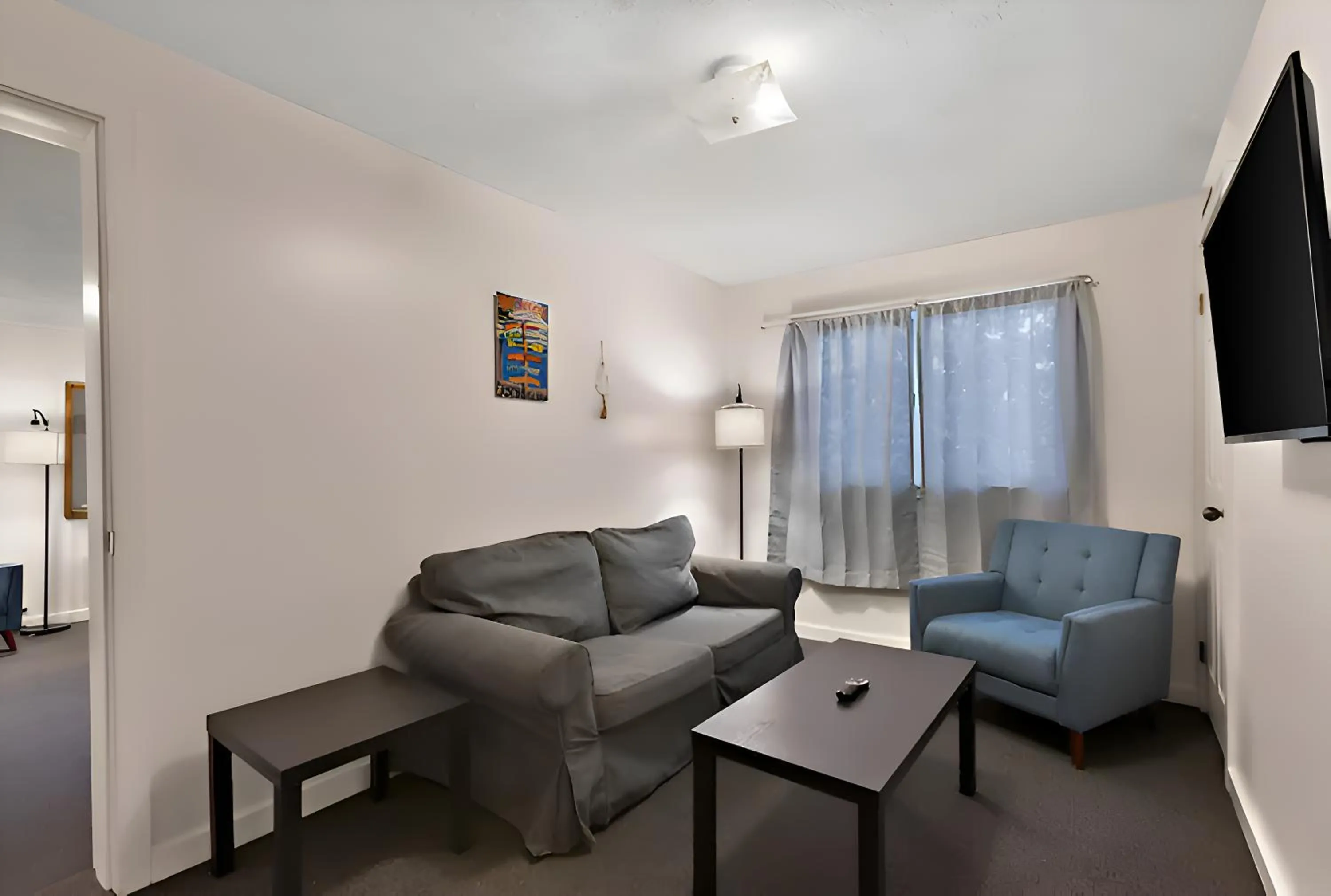 Living room in Traverse Bay Inn