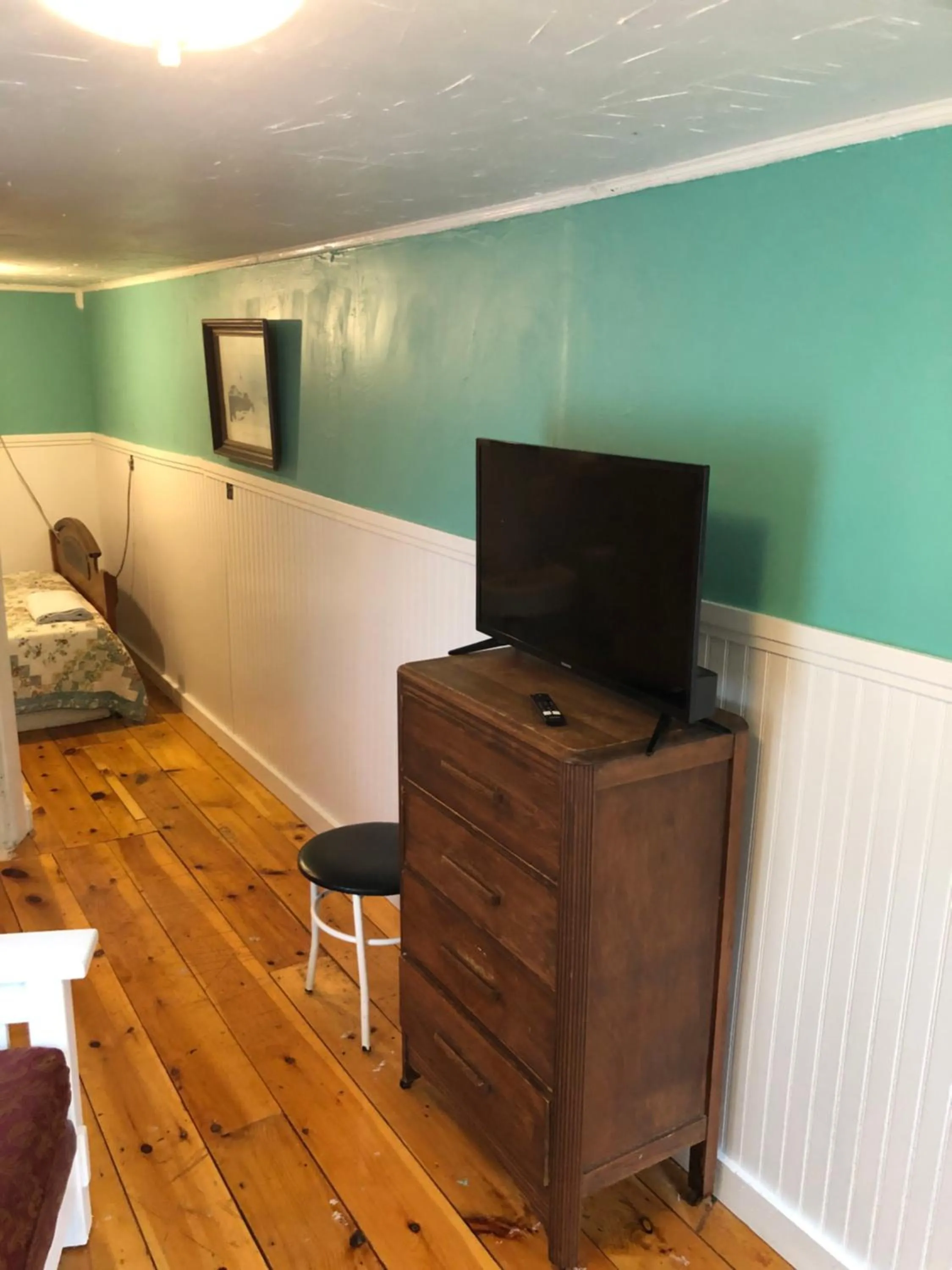 Seafarer Inn and Cottages