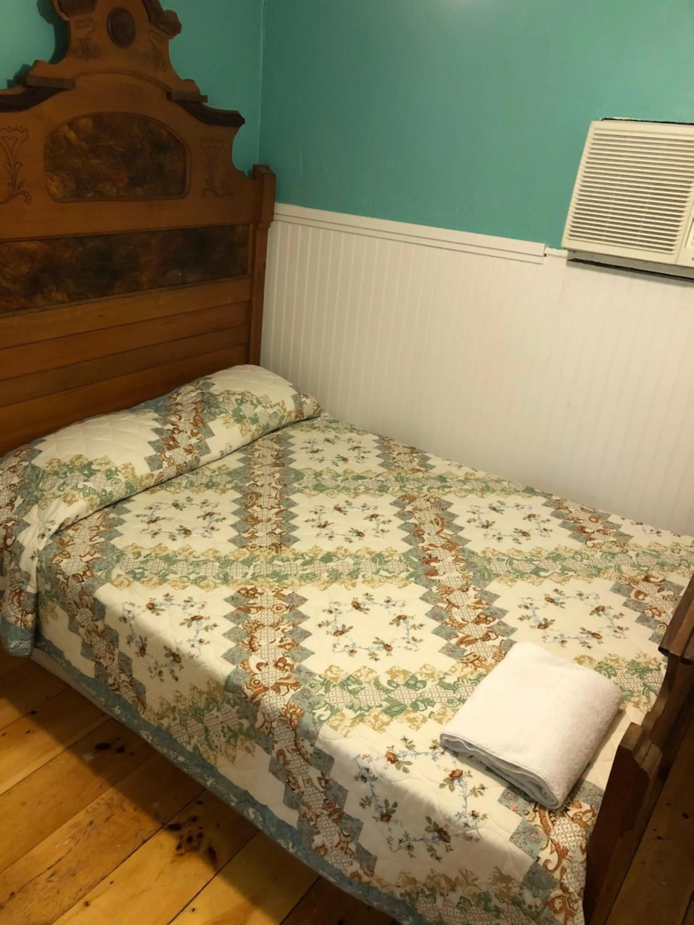 Seafarer Inn and Cottages