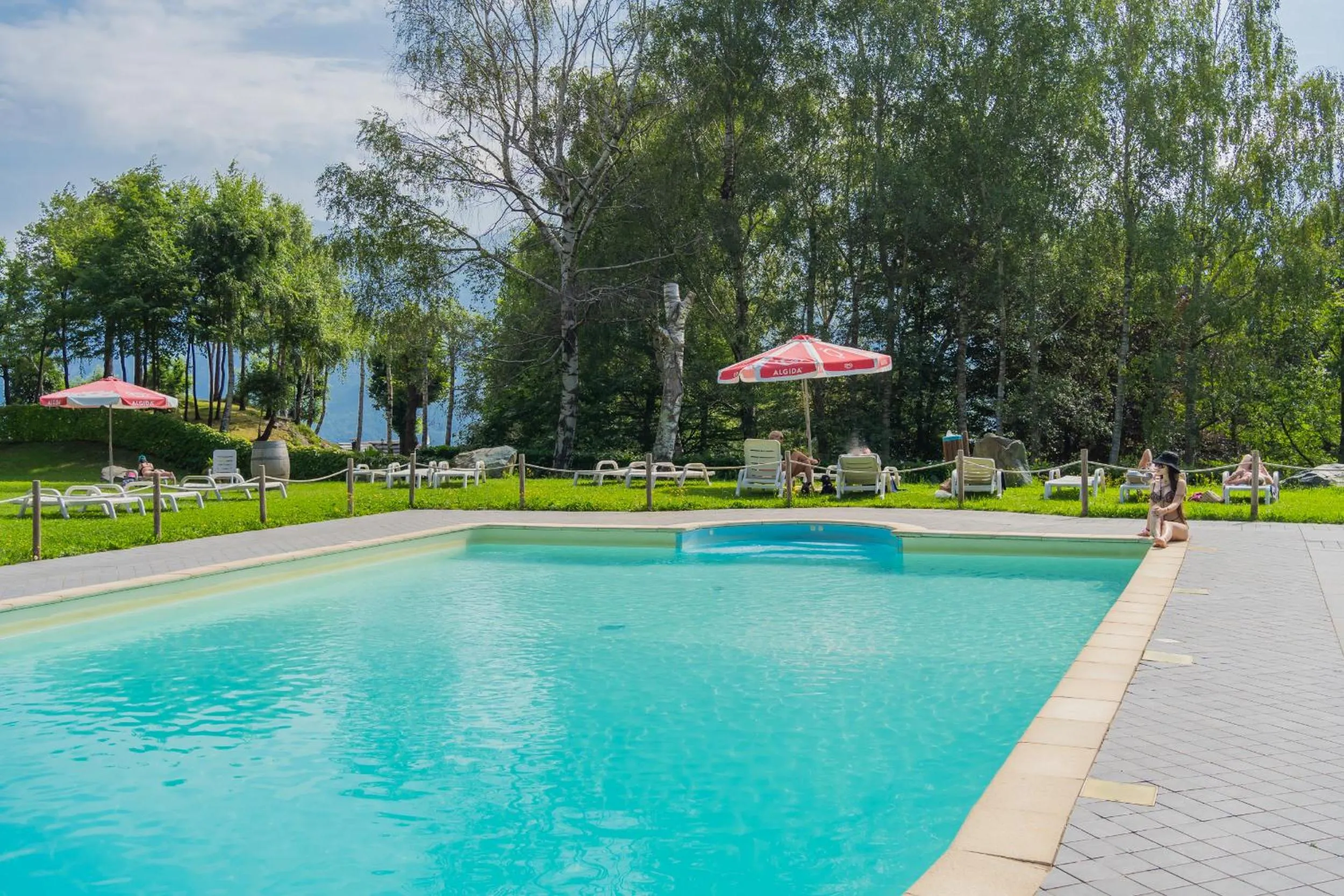 Swimming pool in Hotel Mirabeau