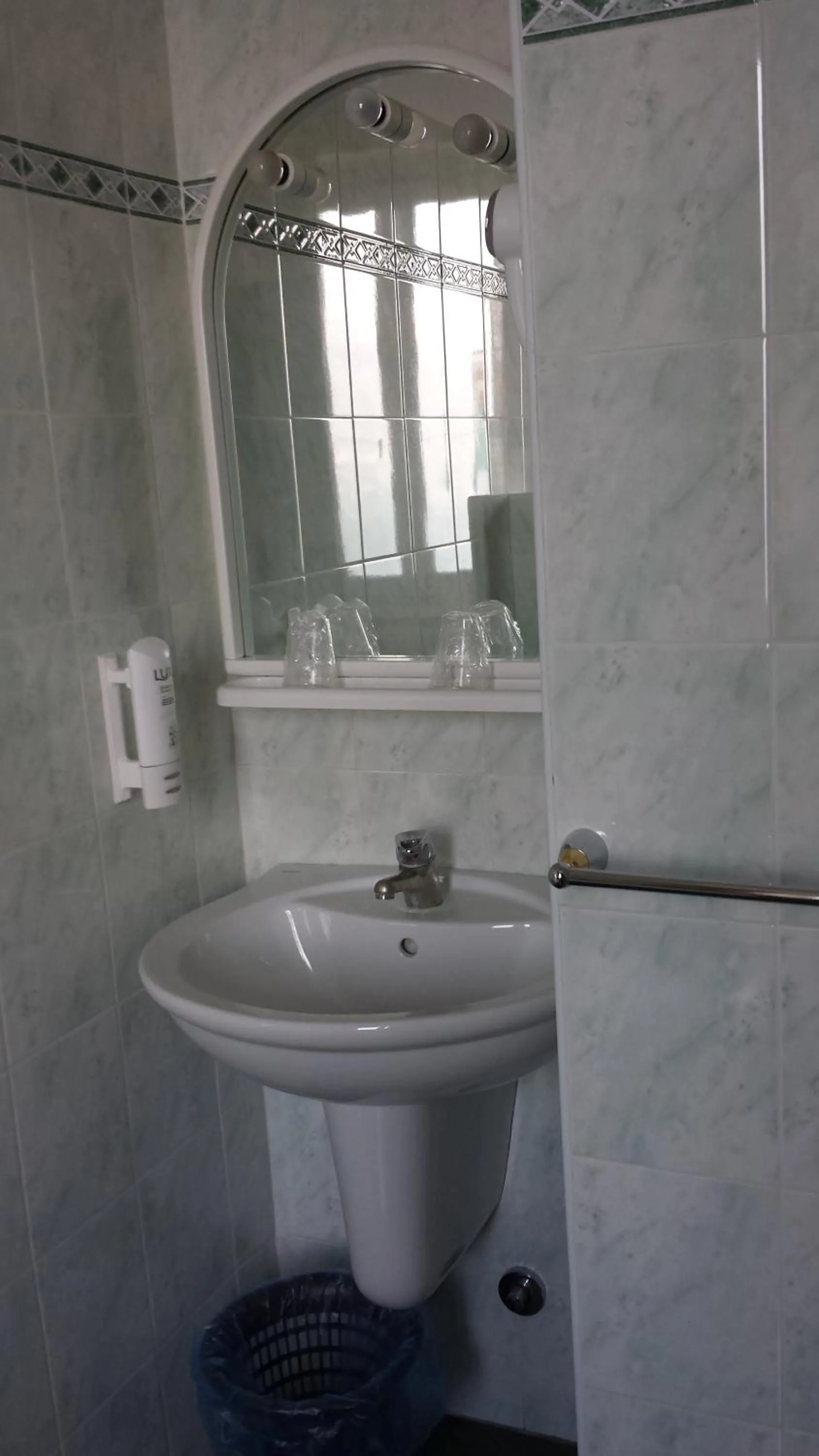 Bathroom in Hotel Mirabeau