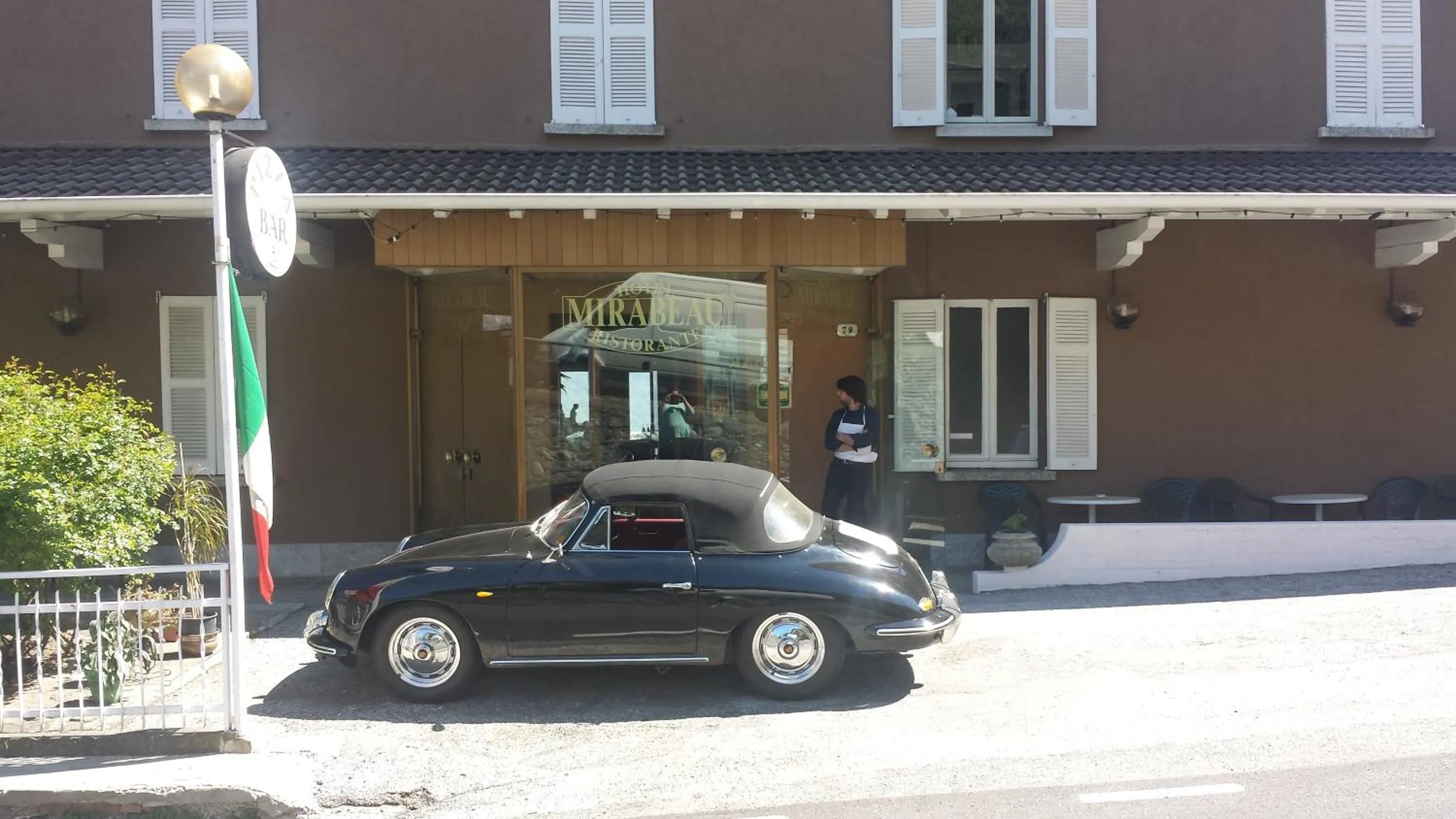 Facade/entrance in Hotel Mirabeau