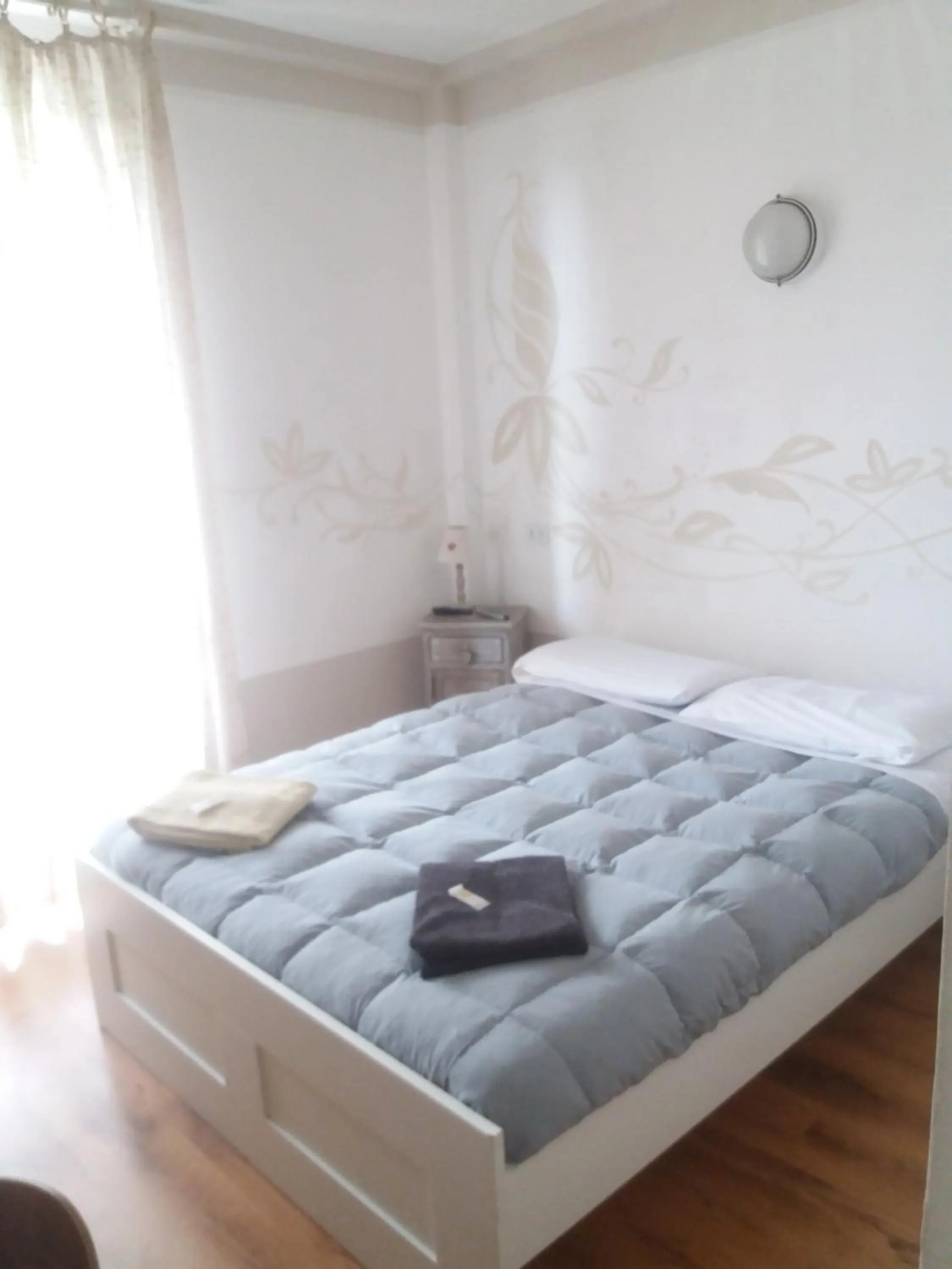 Bed in Hotel Mirabeau