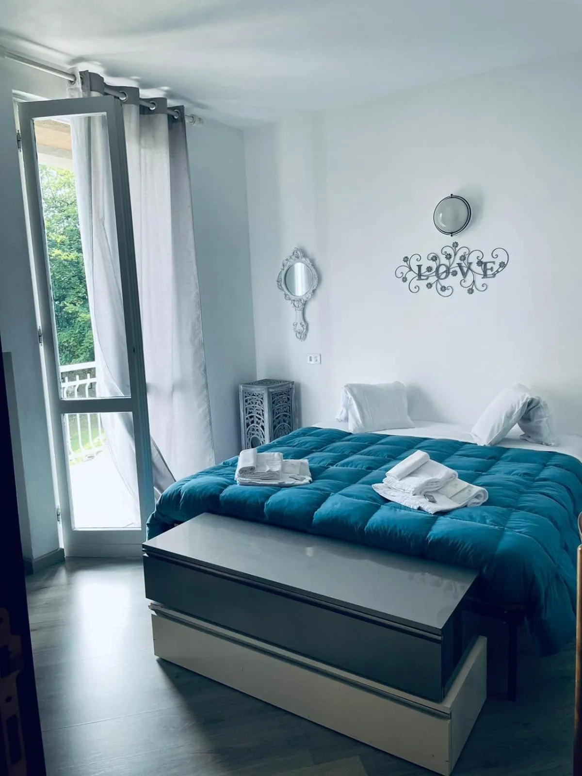 Bed in Hotel Mirabeau