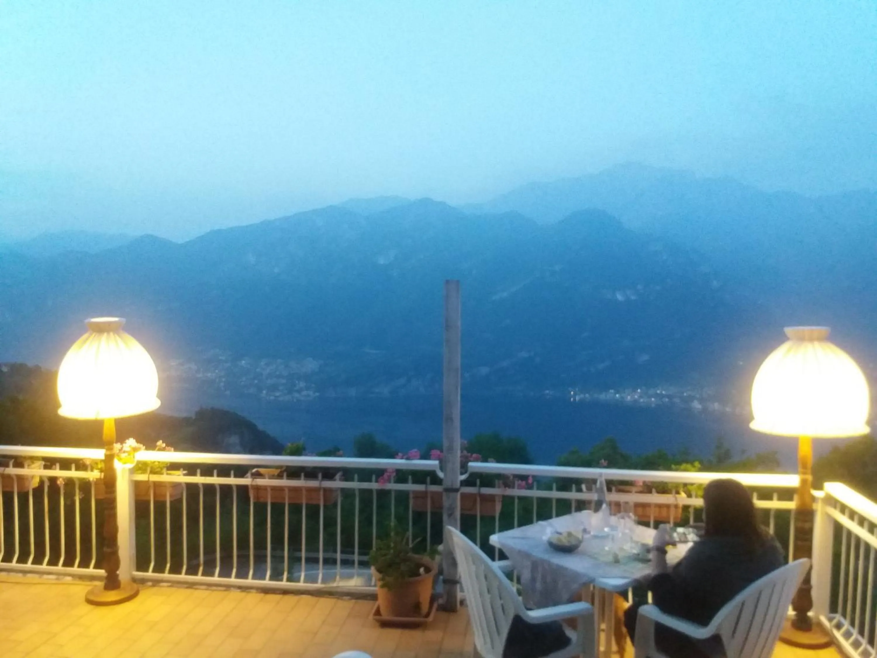 Restaurant/places to eat in Hotel Mirabeau