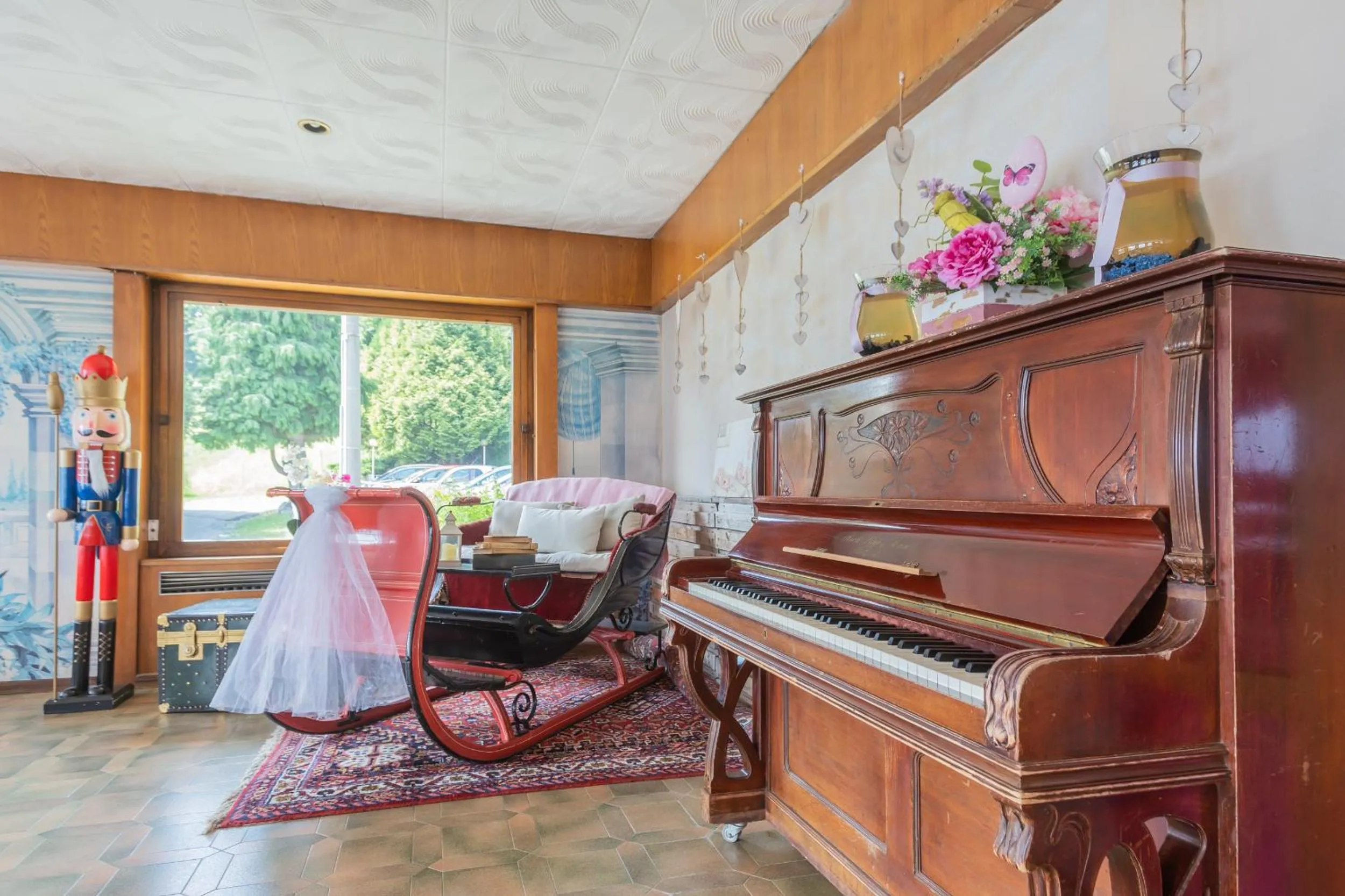 Restaurant/places to eat in Hotel Mirabeau