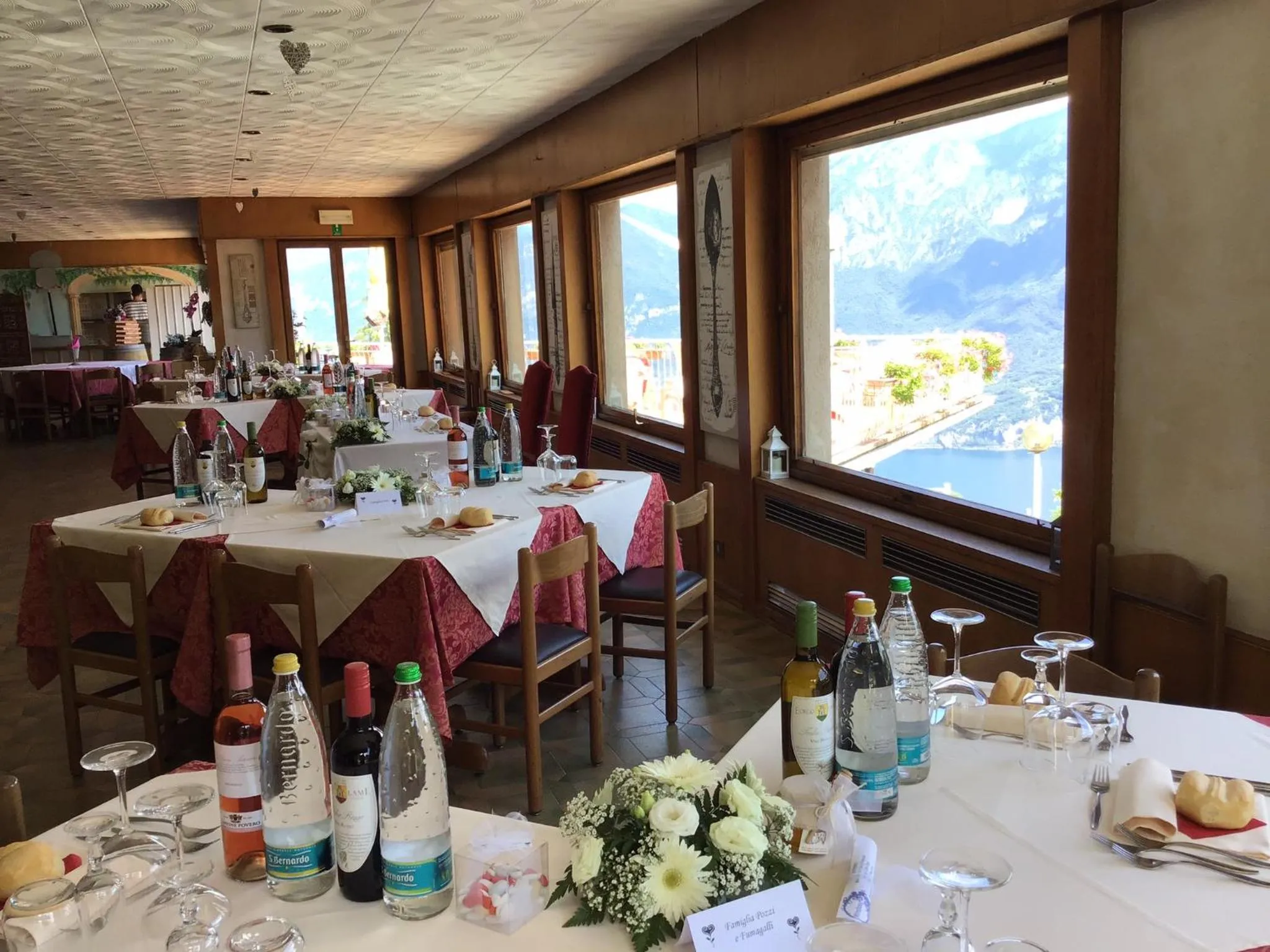 Restaurant/places to eat in Hotel Mirabeau