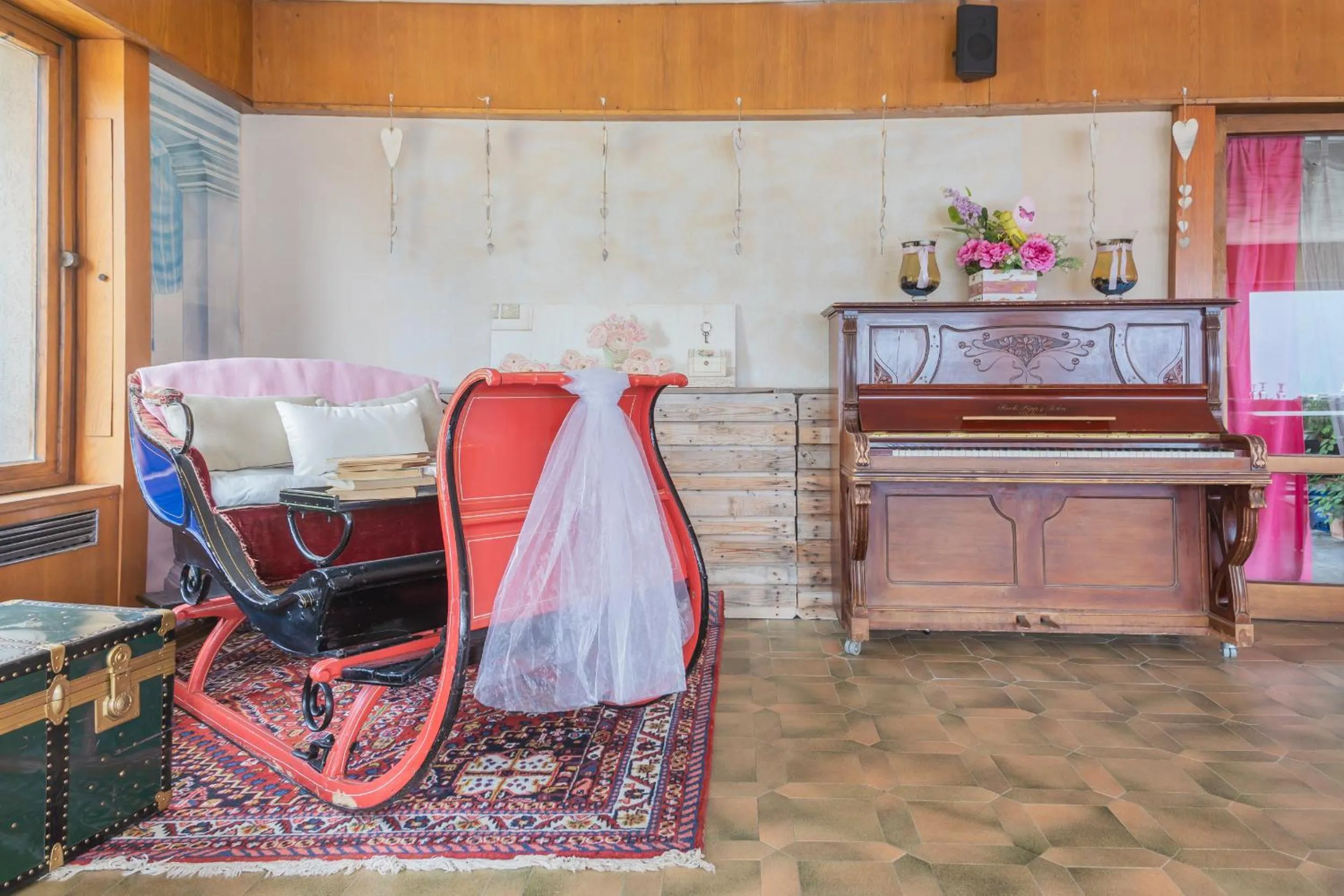 Restaurant/places to eat in Hotel Mirabeau