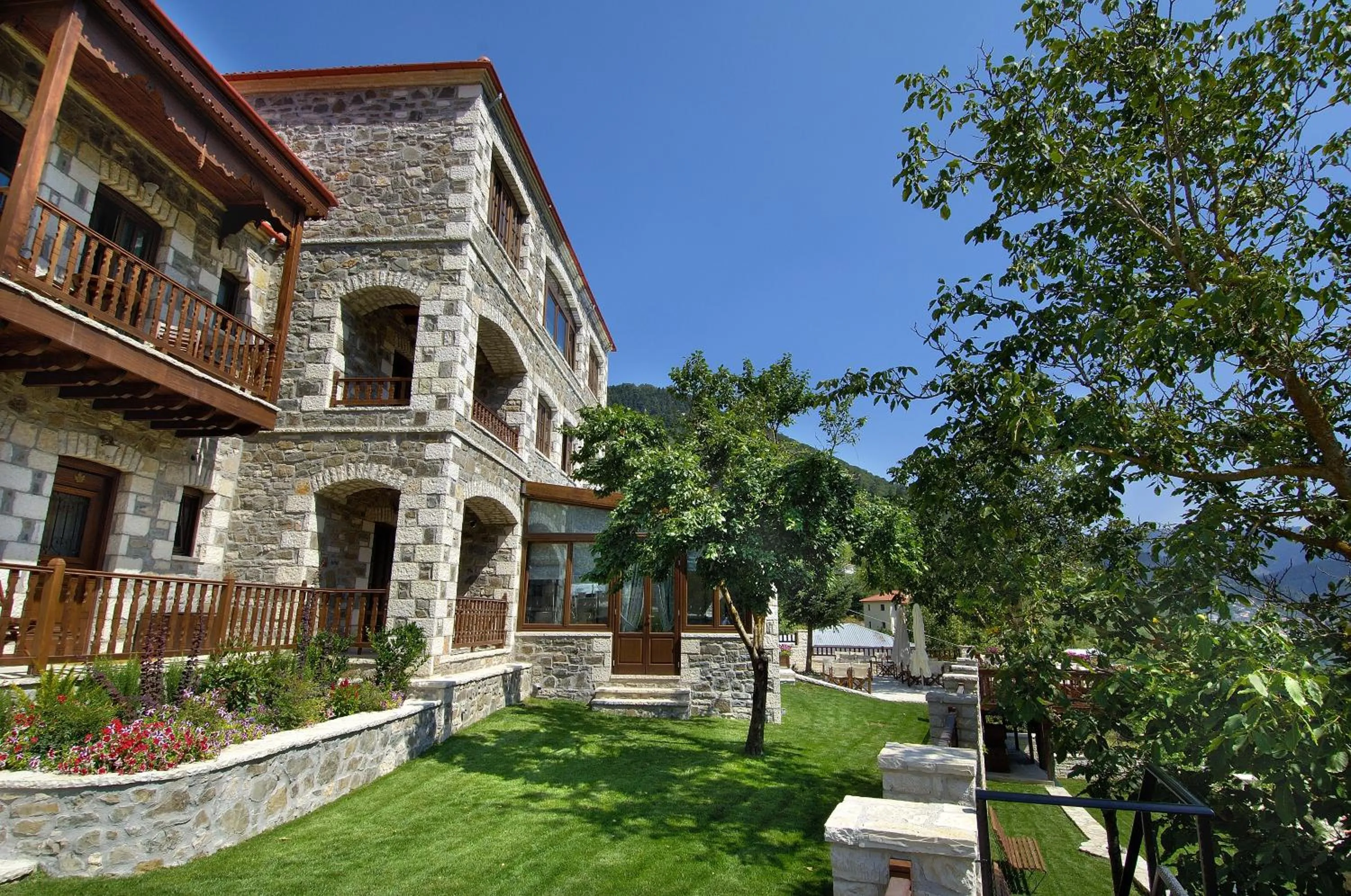 Property building in Emotions Country Resort