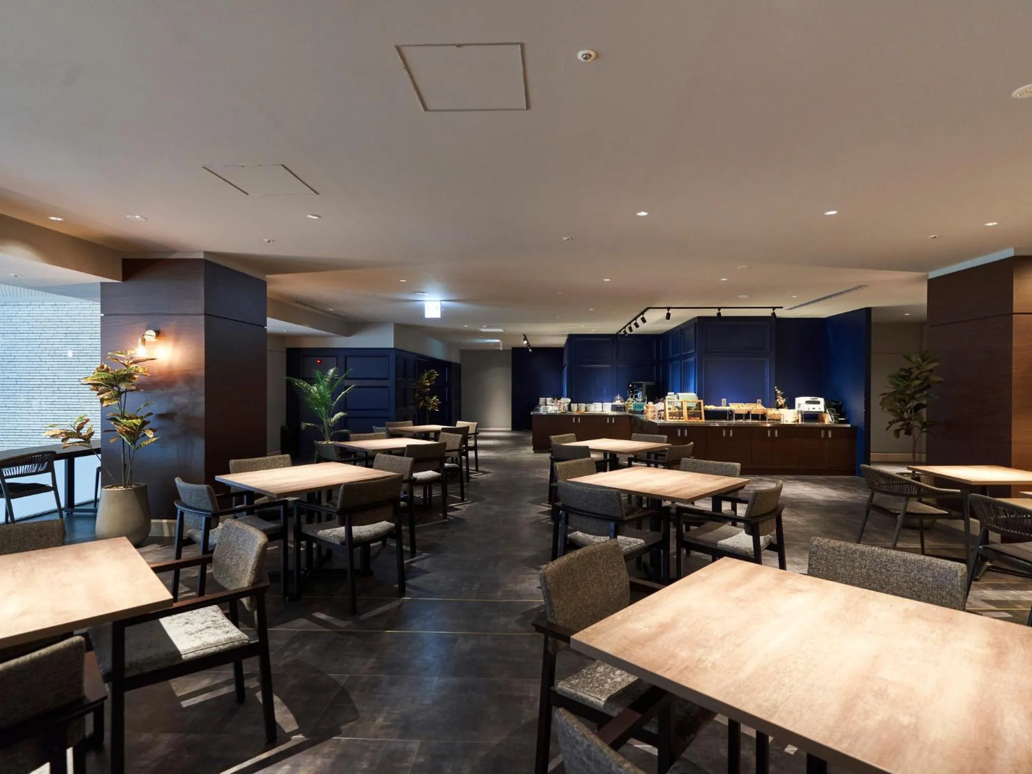 Restaurant/places to eat in Princess Garden Hotel