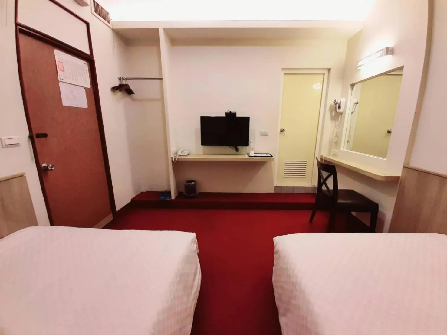 Long Cherng Hotel