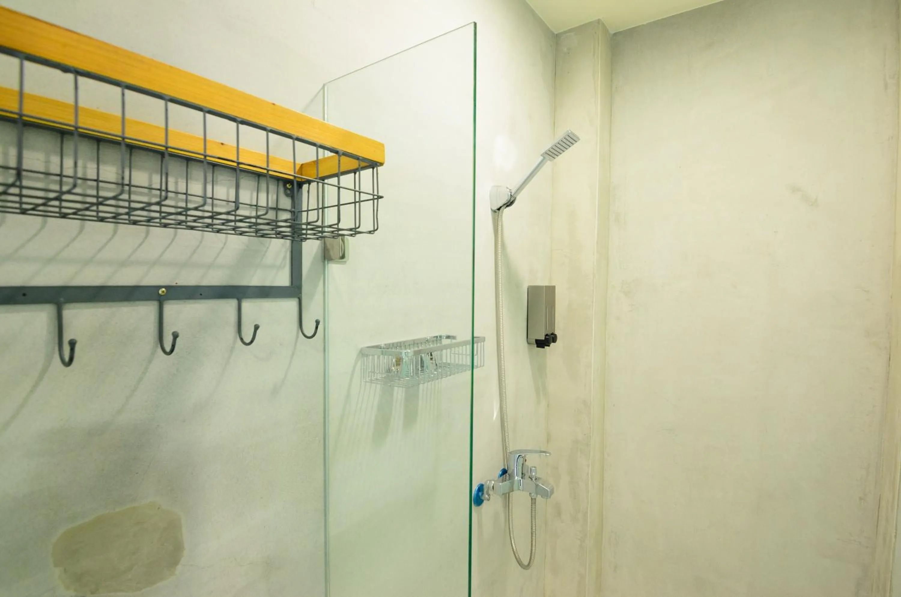 Shower in DONGMEN 3 Hostel