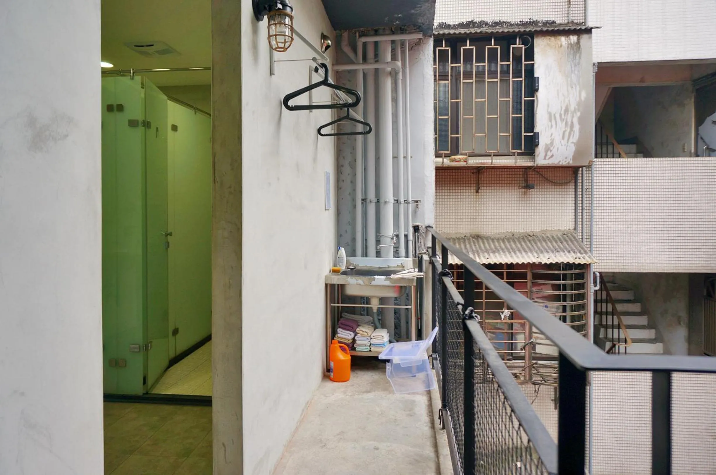 Shower in DONGMEN 3 Hostel