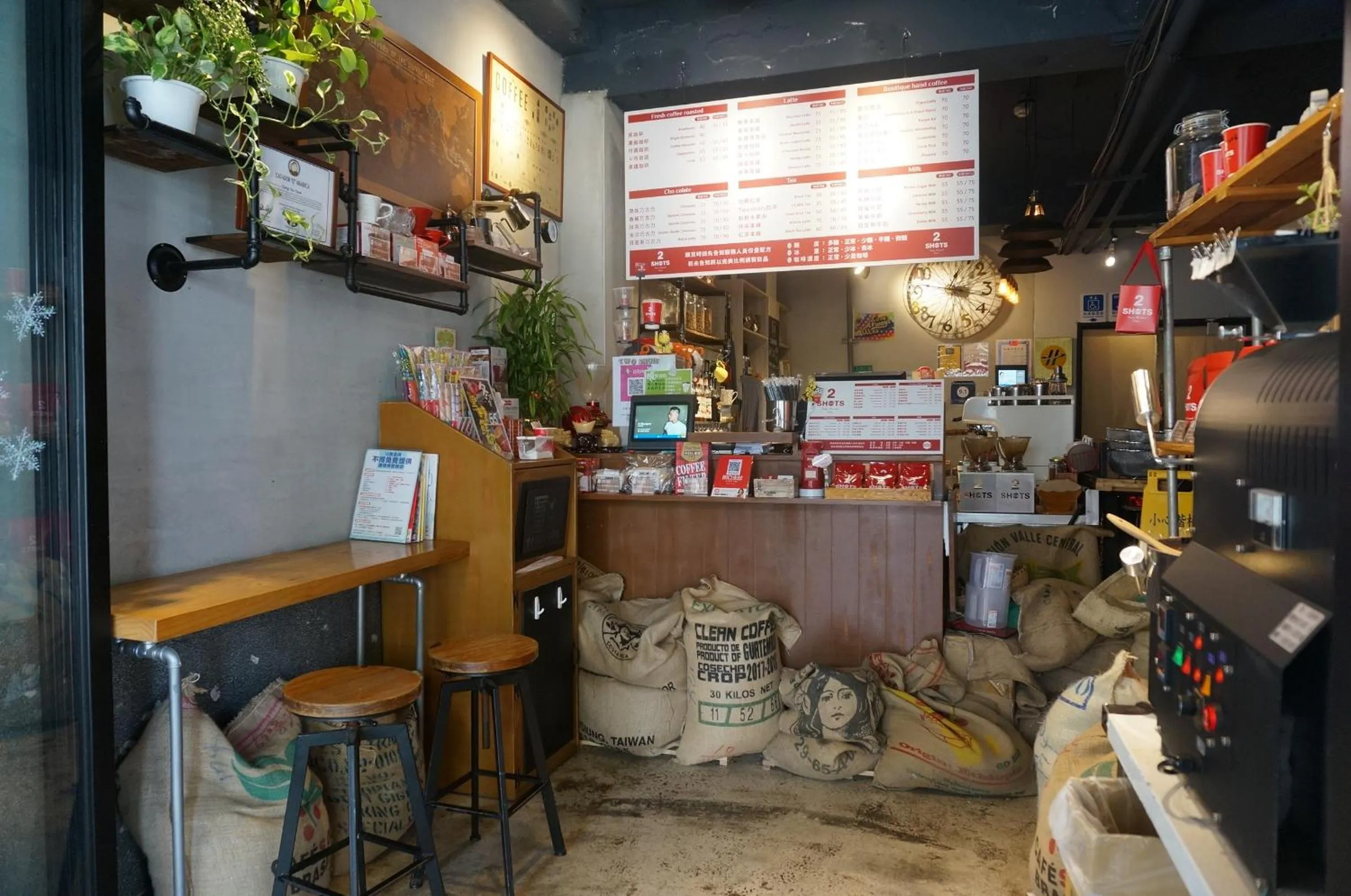 Facade/entrance in DONGMEN 3 Hostel