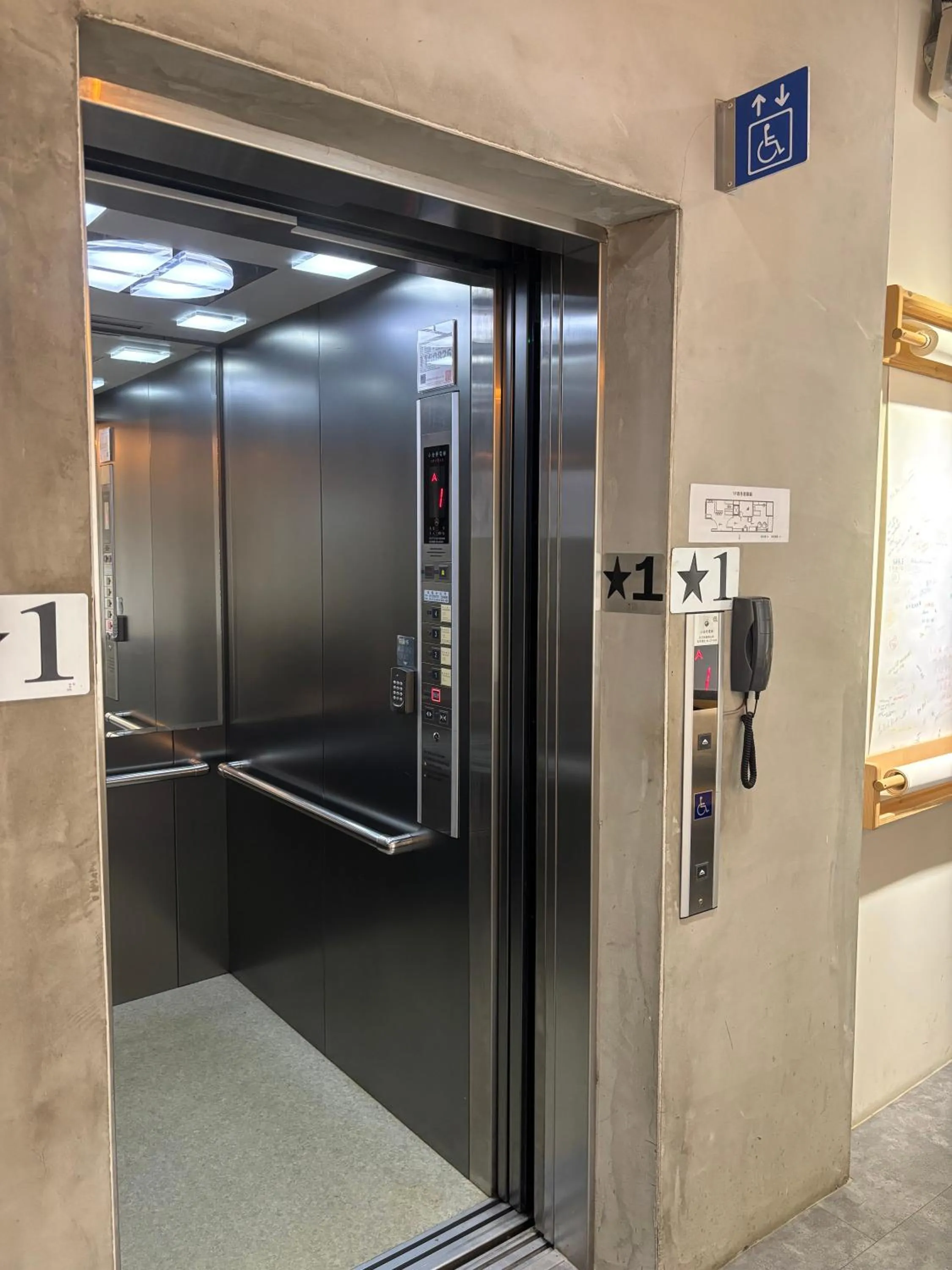 elevator in DONGMEN 3 Hostel