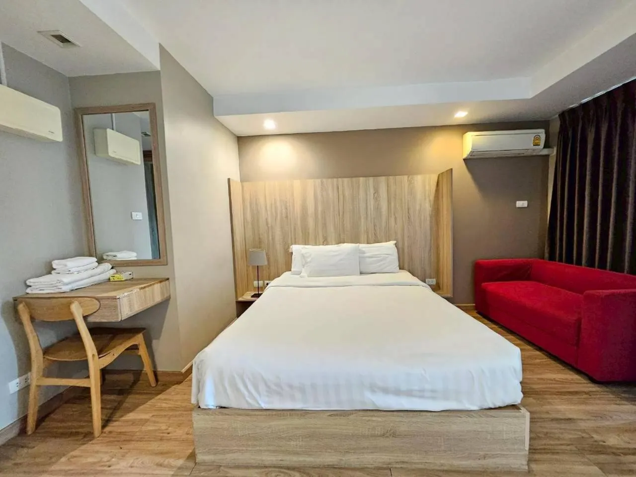 Bed in Baan Tanwa - MRT Ratchadapisek Exit 1 or 2