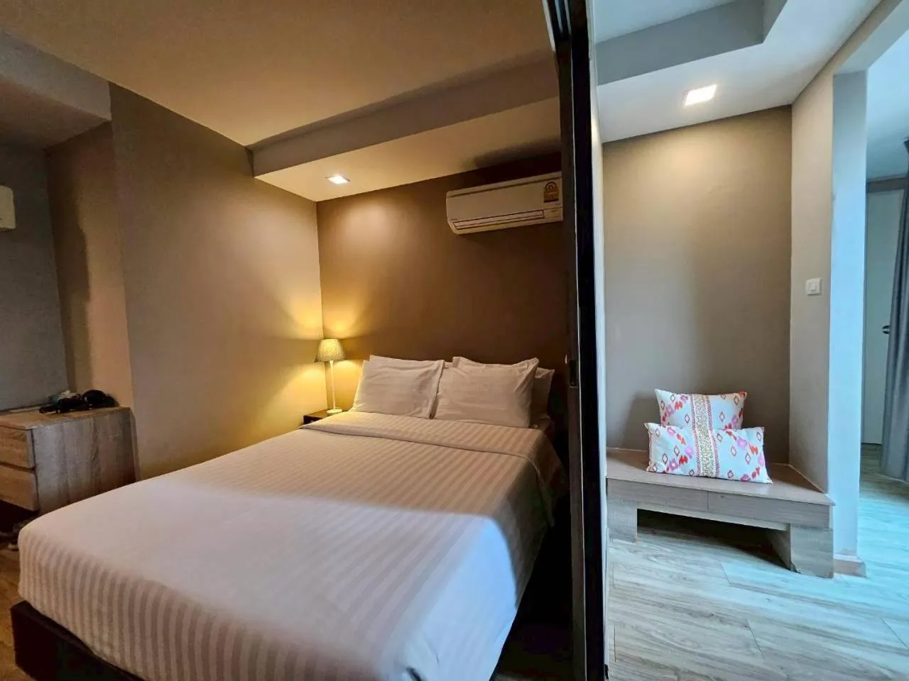 Bed in Baan Tanwa - MRT Ratchadapisek Exit 1 or 2