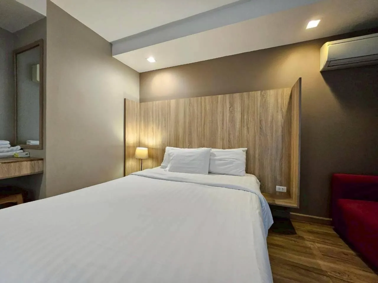 Bed in Baan Tanwa - MRT Ratchadapisek Exit 1 or 2