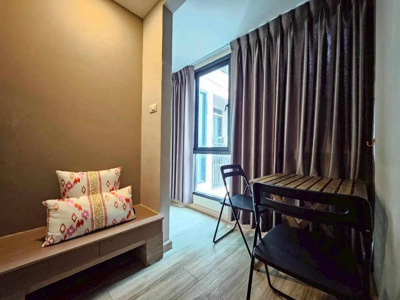 Bed in Baan Tanwa - MRT Ratchadapisek Exit 1 or 2