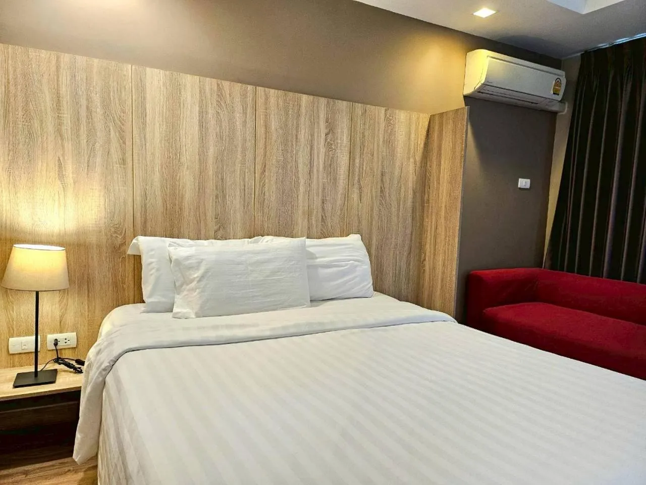 Bed in Baan Tanwa - MRT Ratchadapisek Exit 1 or 2