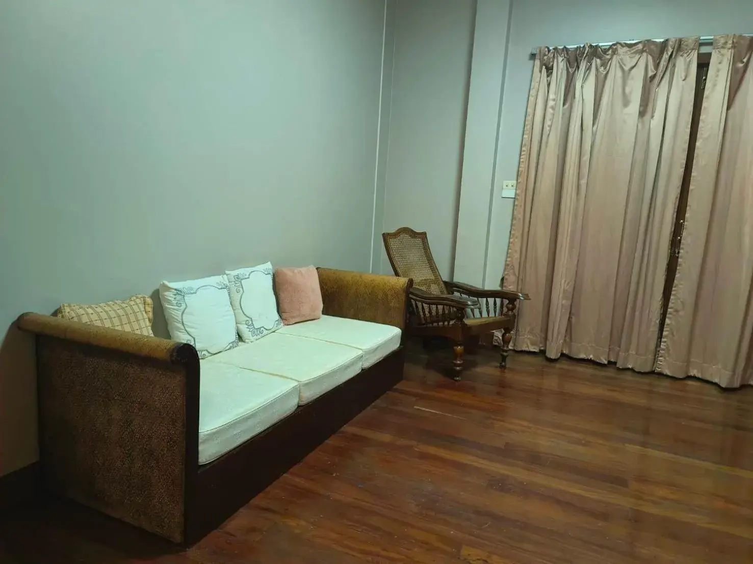 Living room, Bed in Baan Tanwa - MRT Ratchadapisek Exit 1 or 2 Living room, Bed in Baan Tanwa - MRT Ratchadapisek Exit 1 or 2