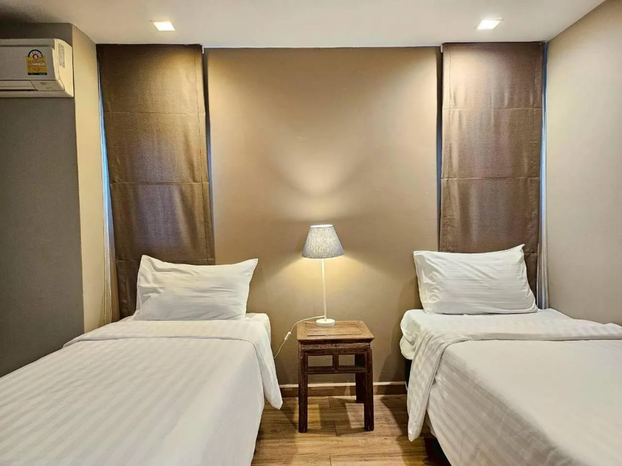 Bed in Baan Tanwa - MRT Ratchadapisek Exit 1 or 2