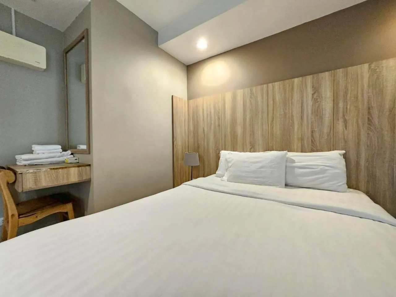 Bed in Baan Tanwa - MRT Ratchadapisek Exit 1 or 2