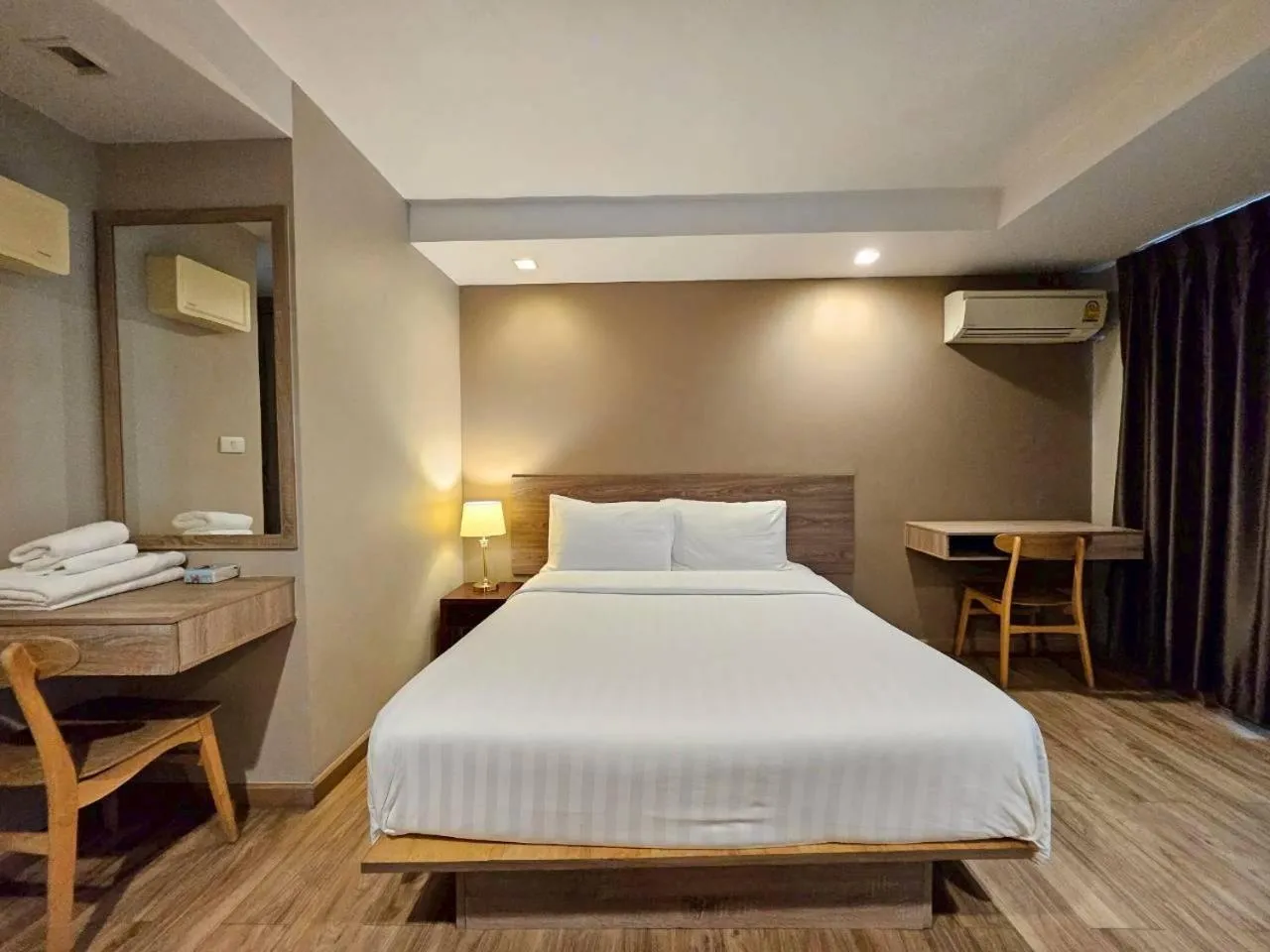 Bed in Baan Tanwa - MRT Ratchadapisek Exit 1 or 2