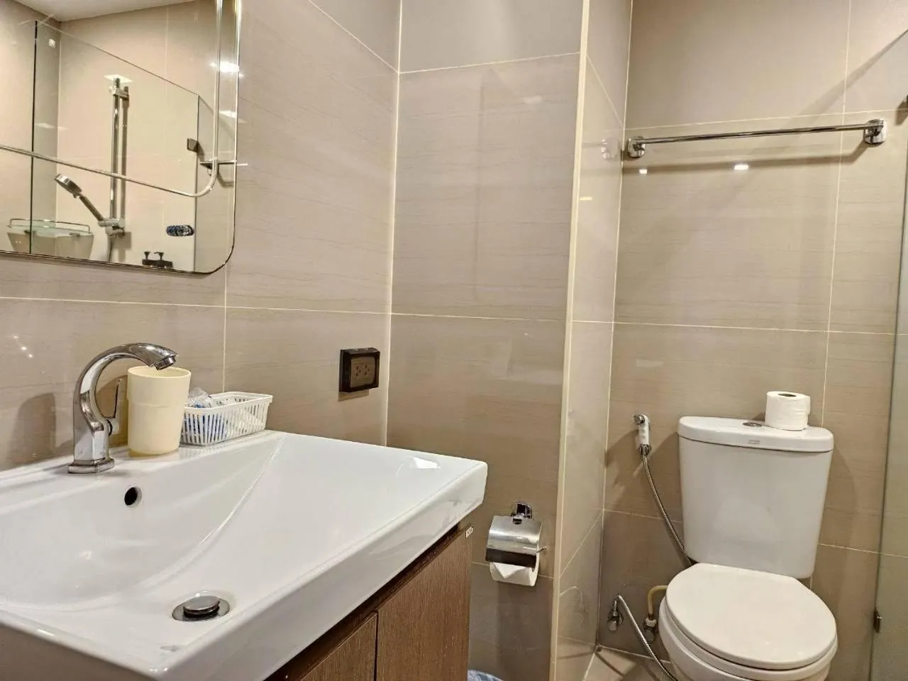 Baan Tanwa - MRT Ratchadapisek Exit 1 or 2