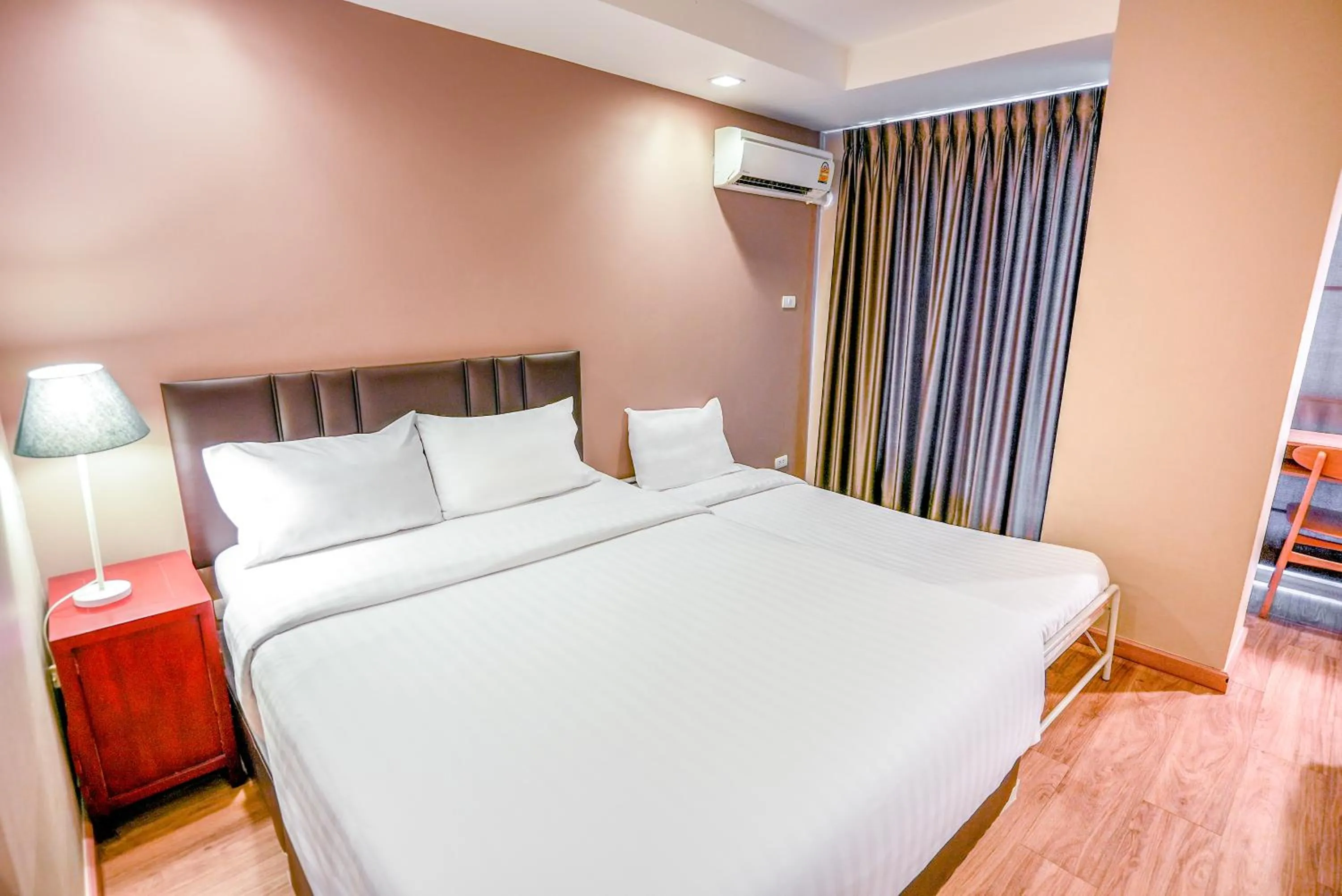 Bed in Baan Tanwa - MRT Ratchadapisek Exit 1 or 2