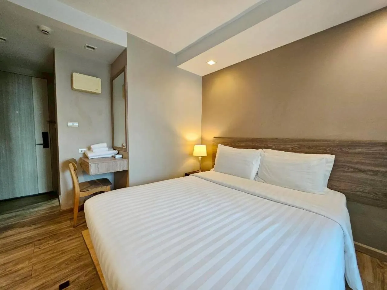 Bed in Baan Tanwa - MRT Ratchadapisek Exit 1 or 2