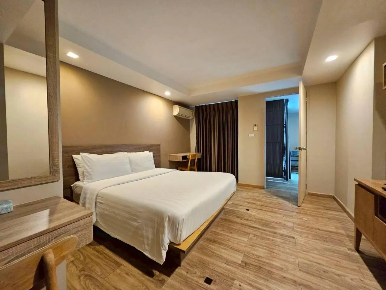 Bed in Baan Tanwa - MRT Ratchadapisek Exit 1 or 2