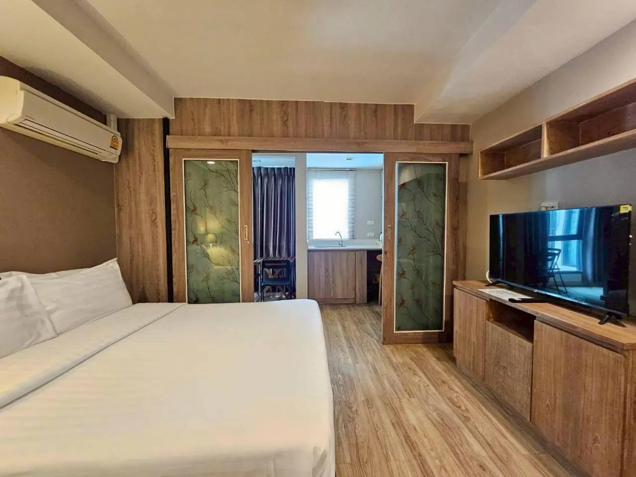 Bed in Baan Tanwa - MRT Ratchadapisek Exit 1 or 2