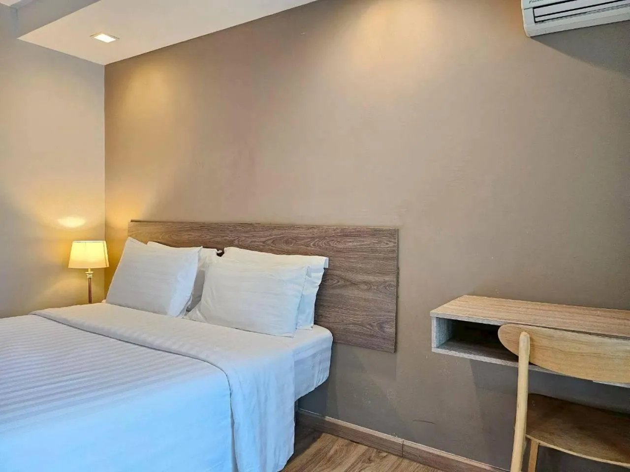 Bed in Baan Tanwa - MRT Ratchadapisek Exit 1 or 2