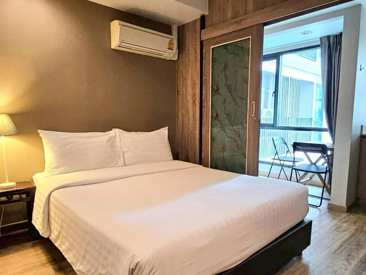 Bed in Baan Tanwa - MRT Ratchadapisek Exit 1 or 2