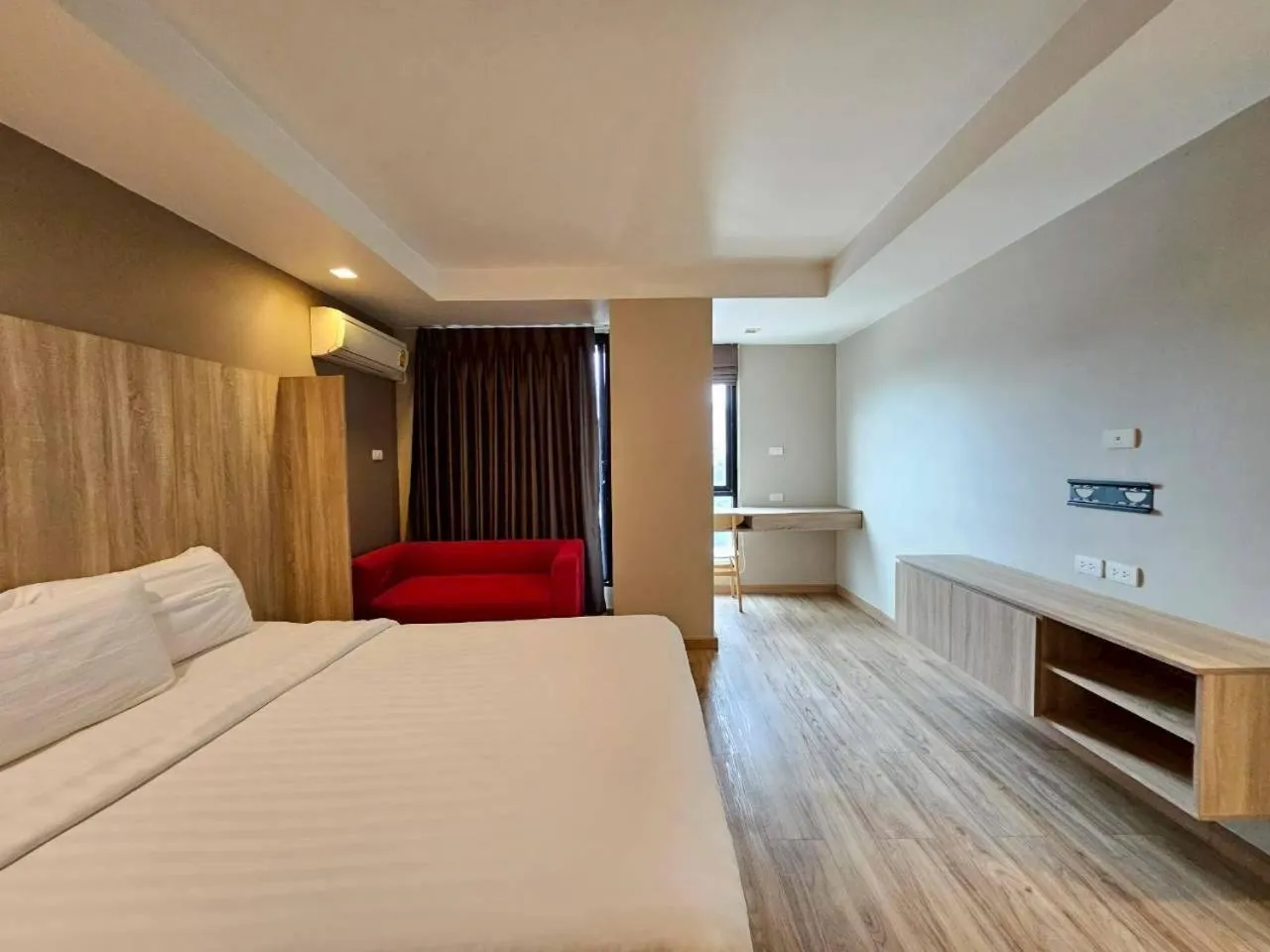 Bed in Baan Tanwa - MRT Ratchadapisek Exit 1 or 2