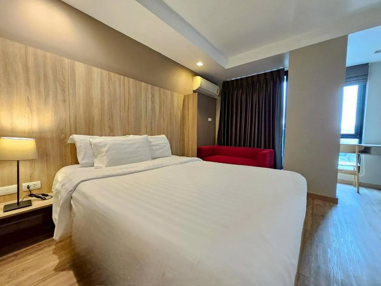 Bed in Baan Tanwa - MRT Ratchadapisek Exit 1 or 2