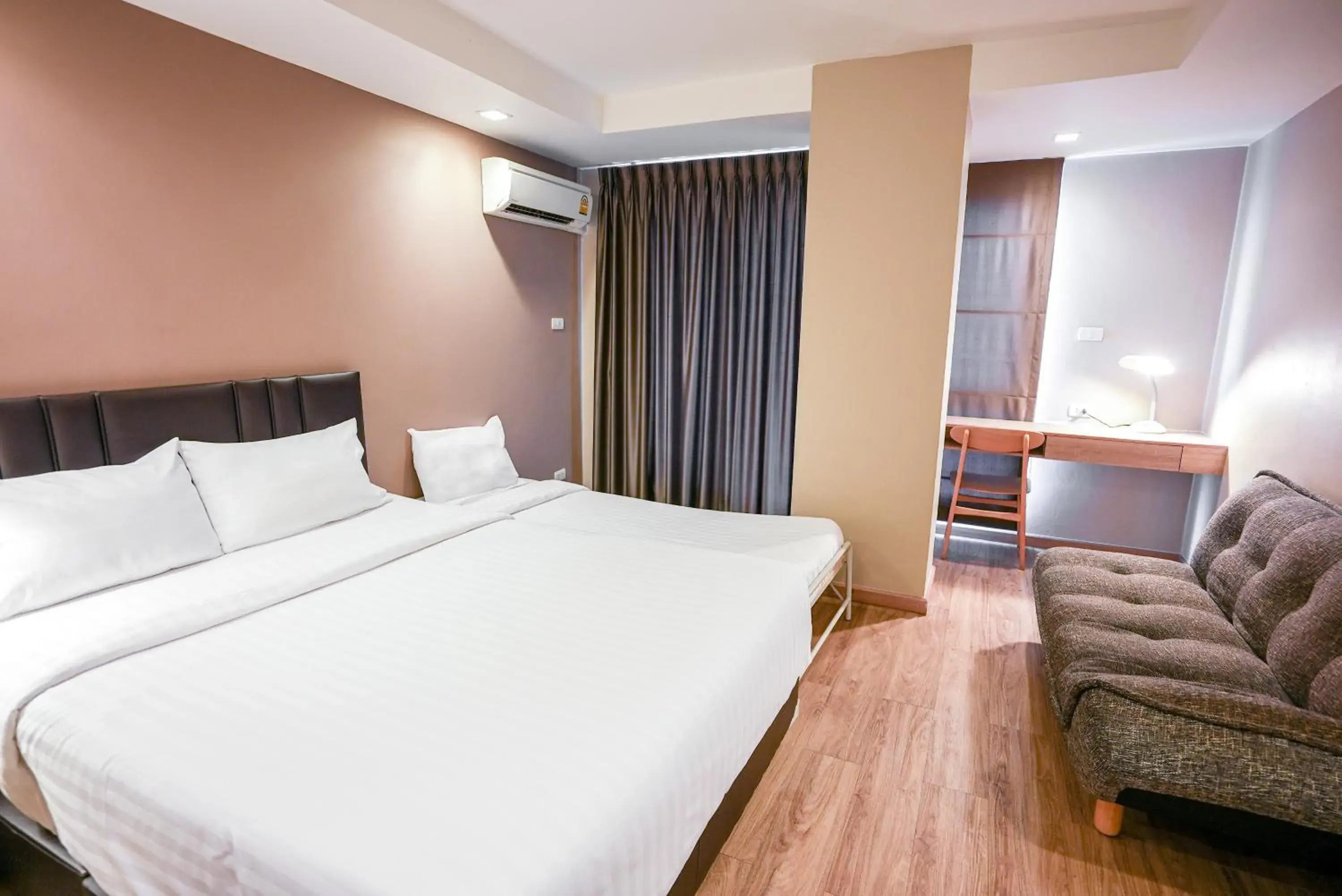 Bed in Baan Tanwa - MRT Ratchadapisek Exit 1 or 2 Bed in Baan Tanwa - MRT Ratchadapisek Exit 1 or 2