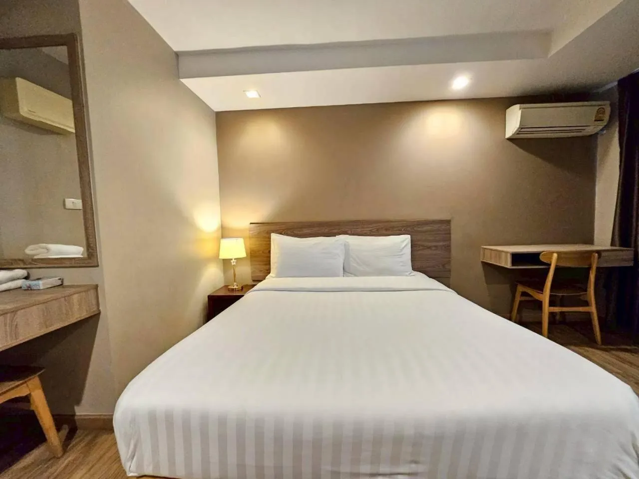 Bed in Baan Tanwa - MRT Ratchadapisek Exit 1 or 2