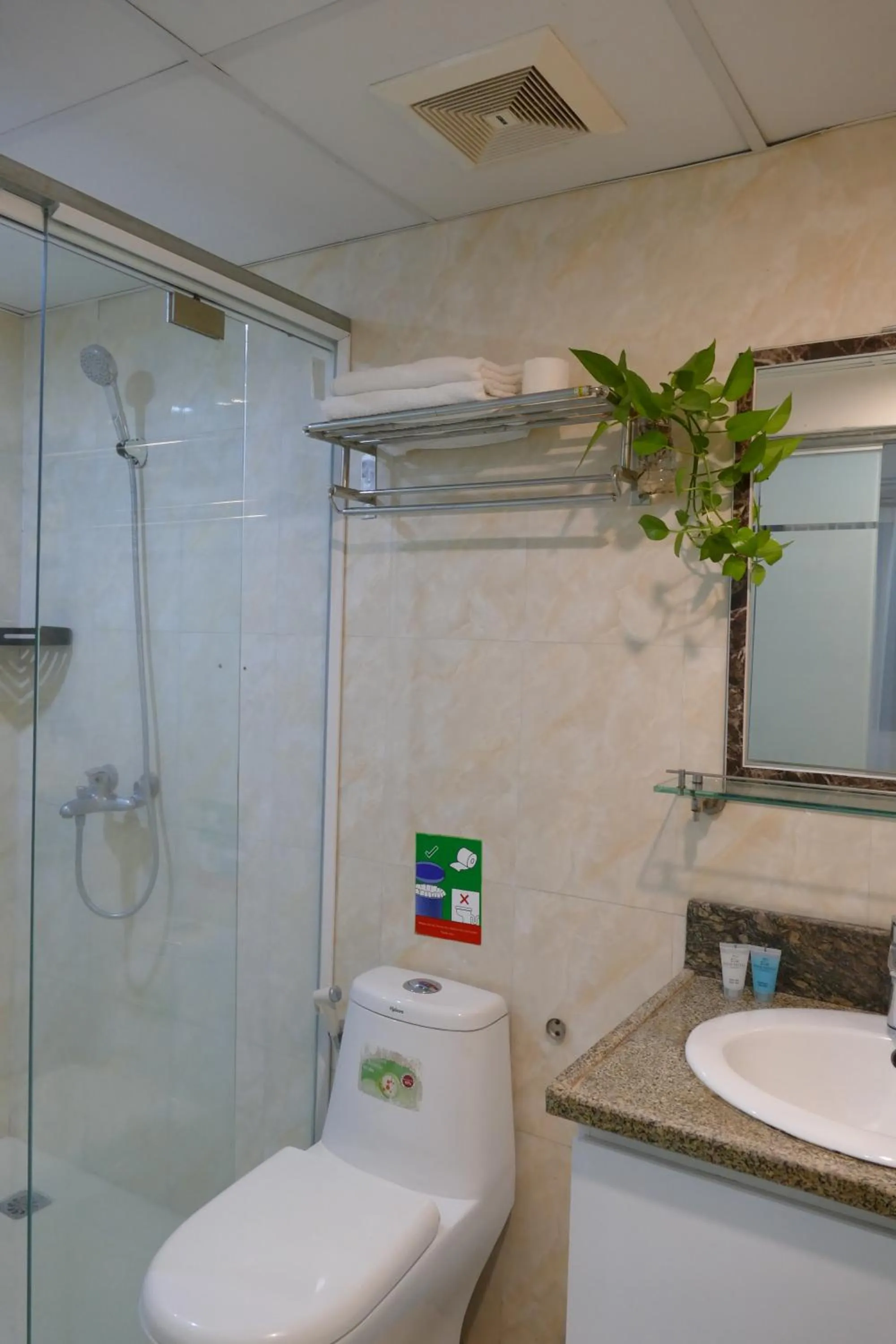 Toilet in Maison d'Hanoi Hotel