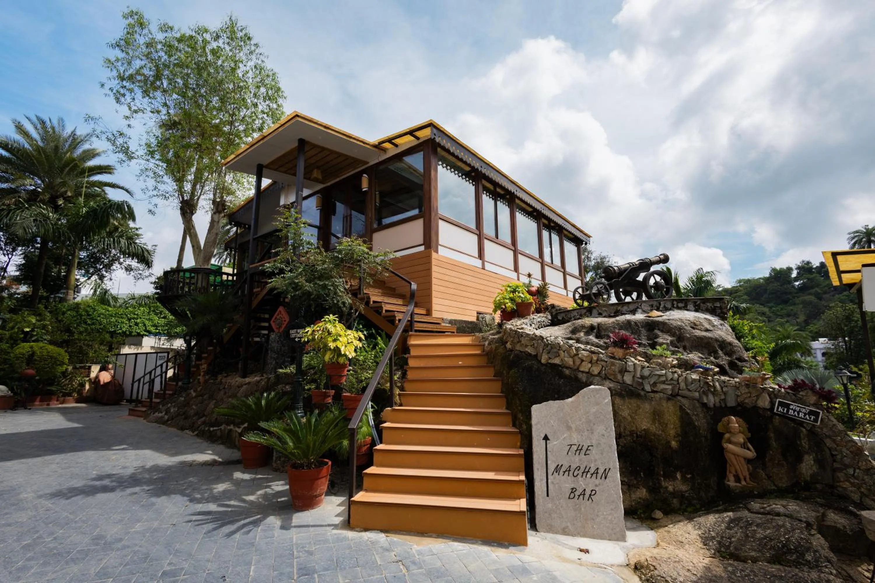 Lounge or bar in Chacha Inn The Garden Retreat