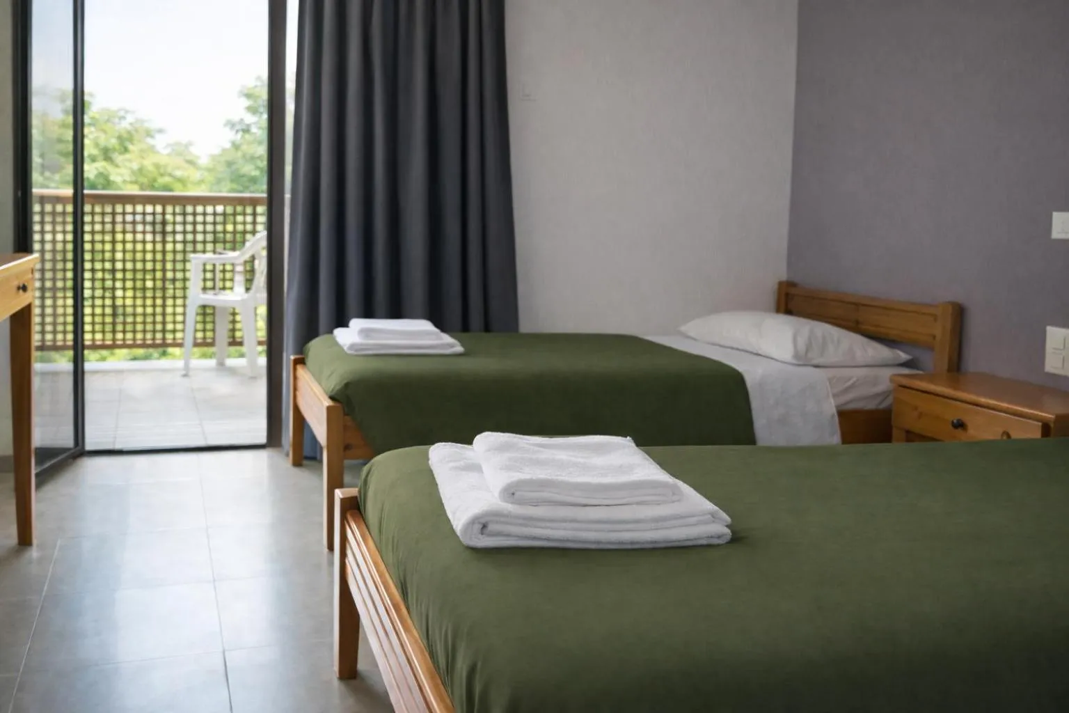 Twin Room with Balcony in Oasis Apartments & Rooms